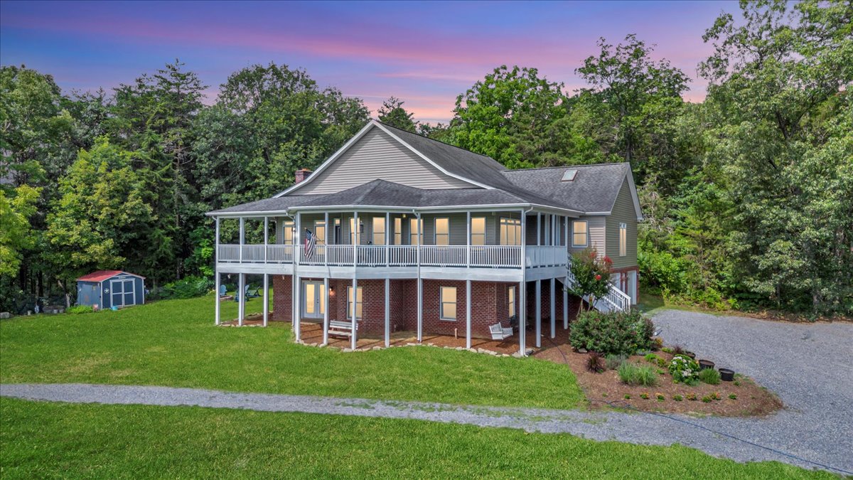 Buchanan, Virginia, 24066, United States, 5 Bedrooms Bedrooms, ,4 BathroomsBathrooms,Residential,For Sale,1900741