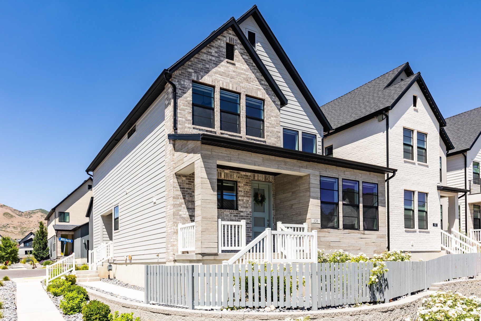  Fully Finished Cottage Style on a Corner Lot - 物件實景