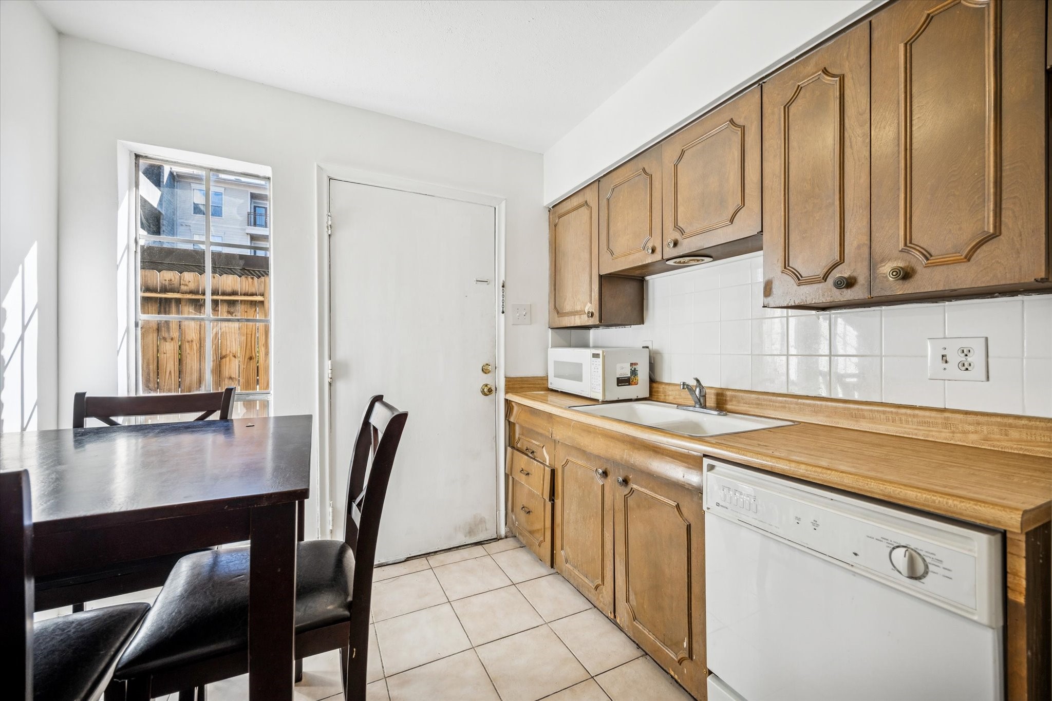  7600 Burgoyne Road #143 - 物件實景