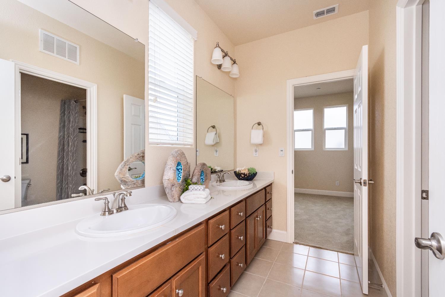 Folsom, California, 95630, United States, 4 Bedrooms Bedrooms, ,3 BathroomsBathrooms,Residential,For Sale,2000807