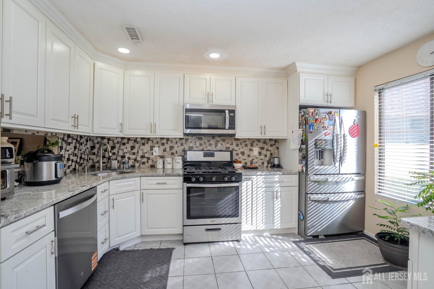 Edison, New Jersey, 08820, United States, 2 Bedrooms Bedrooms, ,3 BathroomsBathrooms,Residential,For Sale,1987330