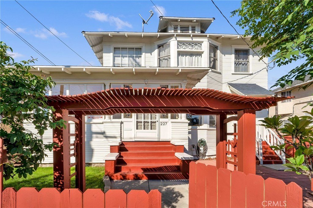 Los Angeles, California, 90042, United States, 3 Bedrooms Bedrooms, ,2 BathroomsBathrooms,Residential,For Sale,1921090