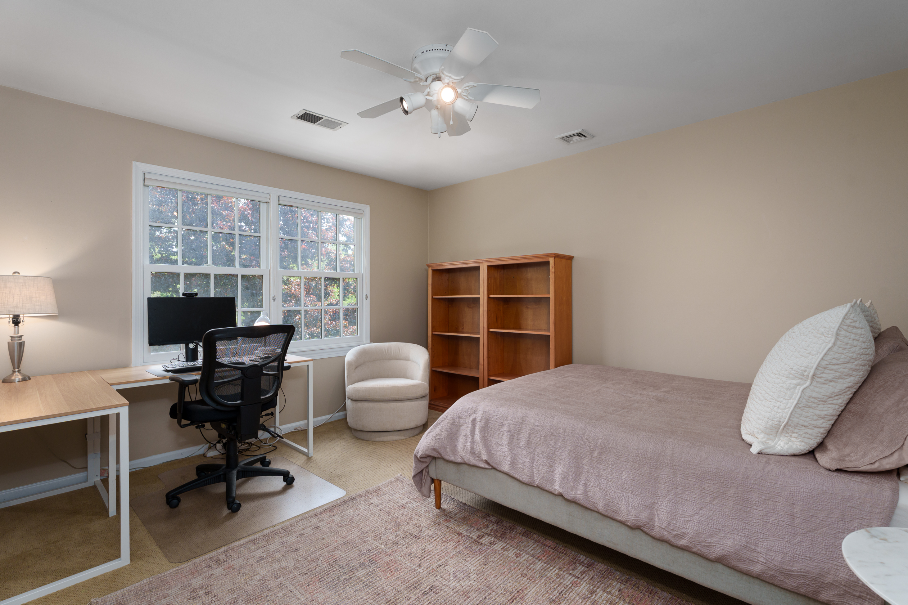  Kingsbrook Cul-de-Sac Home With 5 Bedrooms and a Finished Basement - 物件實景