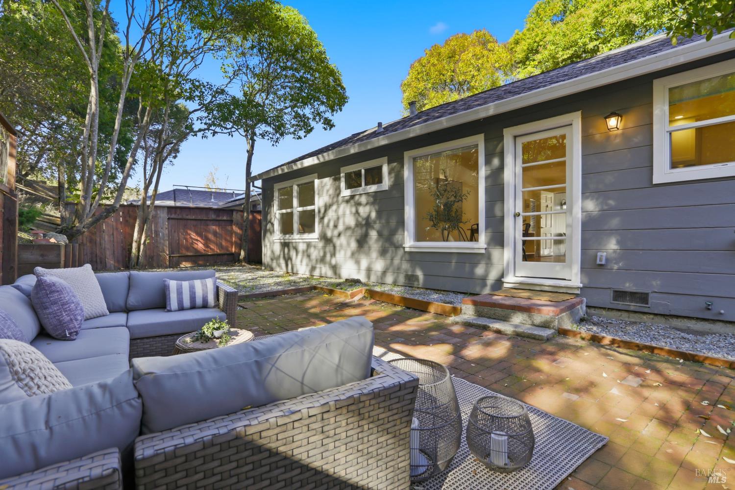 San Rafael, California, 94901, United States, 3 Bedrooms Bedrooms, ,1 BathroomBathrooms,Residential,For Sale,1987980