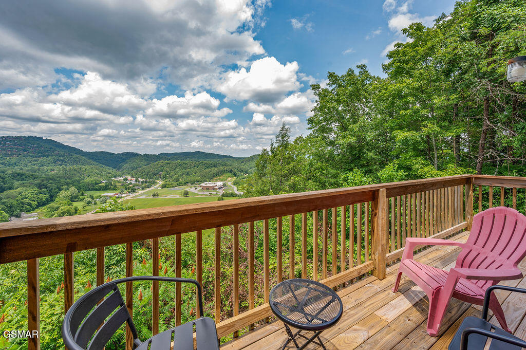 Sevierville, Tennessee, 37876, United States, 4 Bedrooms Bedrooms, ,6 BathroomsBathrooms,Residential,For Sale,2008845