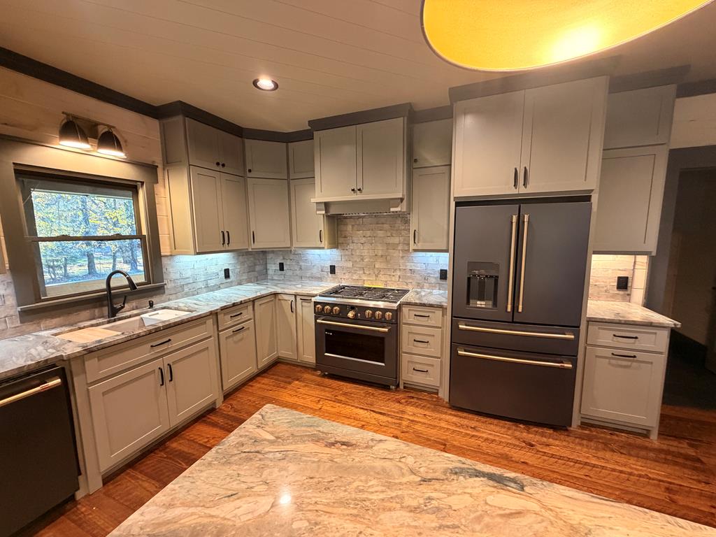 Mineral Bluff, Georgia, 30559, United States, 4 Bedrooms Bedrooms, ,5 BathroomsBathrooms,Residential,For Sale,1986837