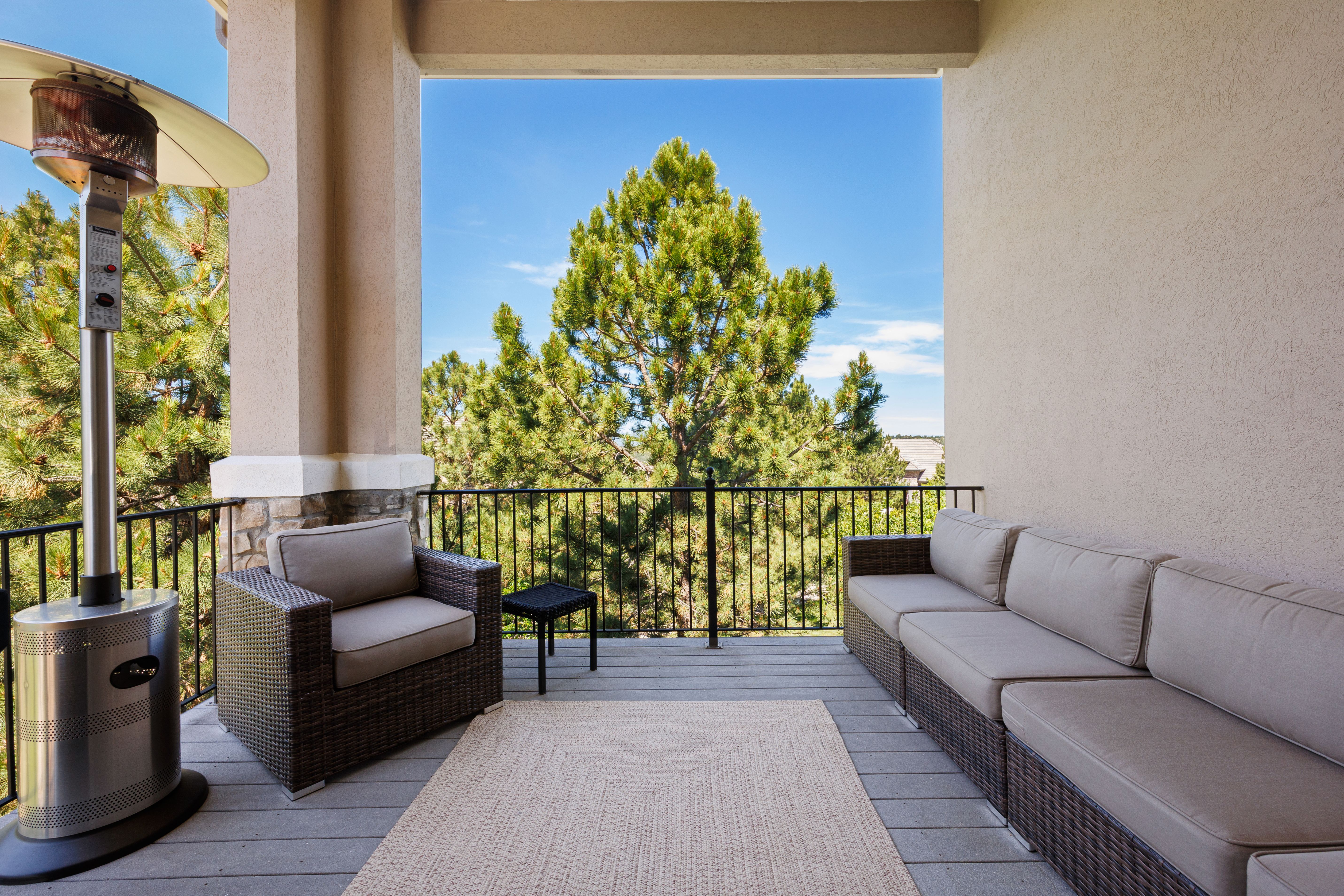  Edging the mountainside within the prestigious community of Castle Pines Village - 物件實景