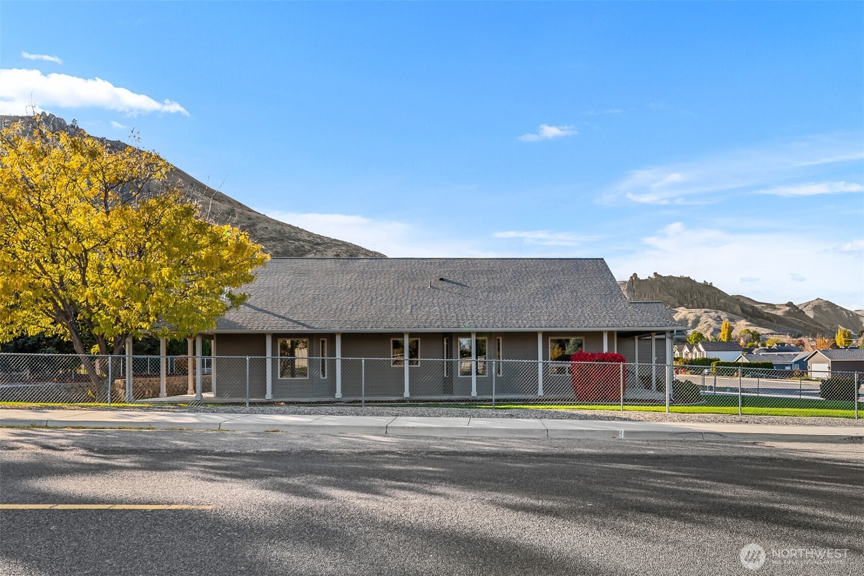 Wenatchee, Washington, 98801, United States, 3 Bedrooms Bedrooms, ,1 BathroomBathrooms,Residential,For Sale,1989040