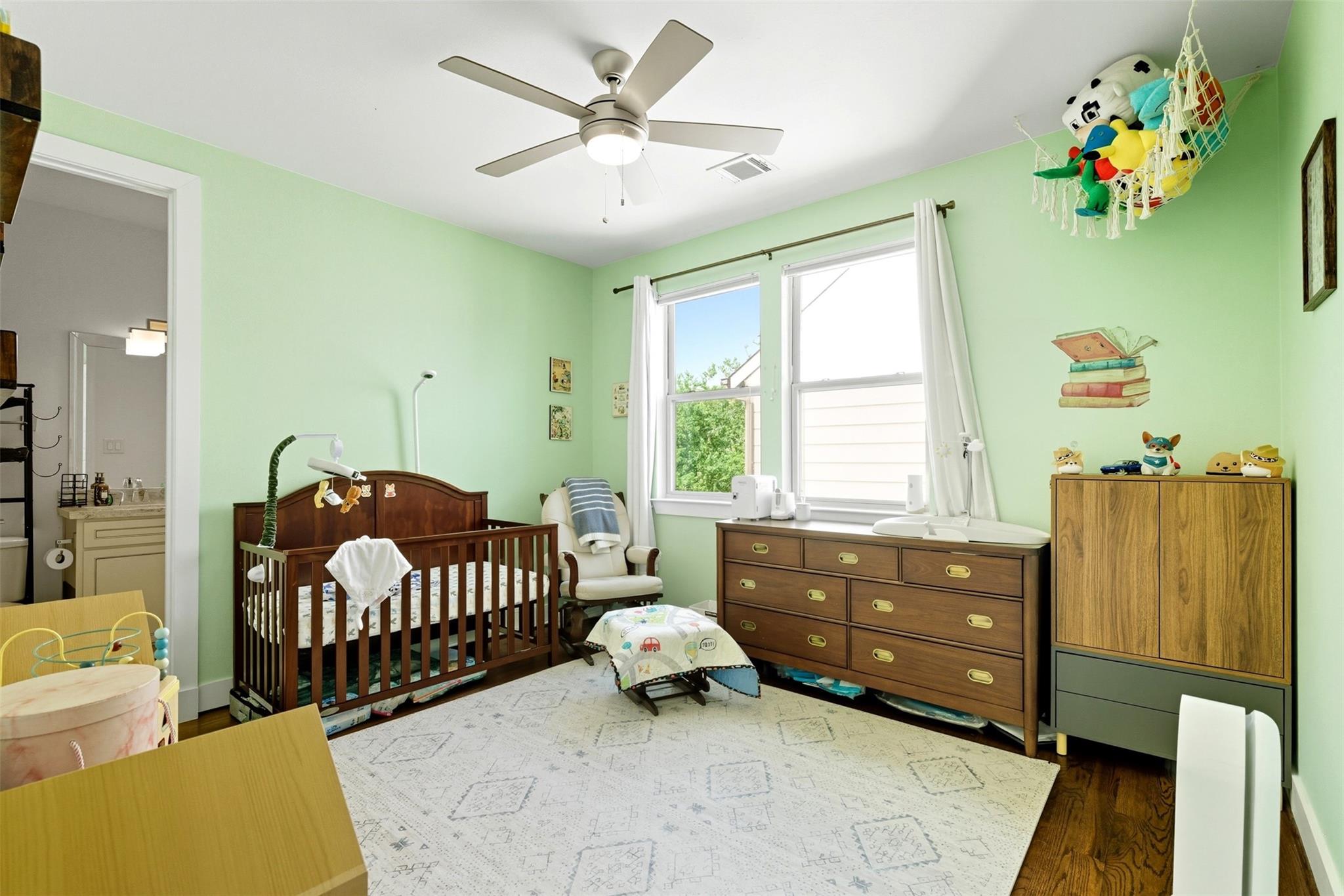 Houston, Texas, 77006, United States, 3 Bedrooms Bedrooms, ,4 BathroomsBathrooms,Residential,For Sale,1977830