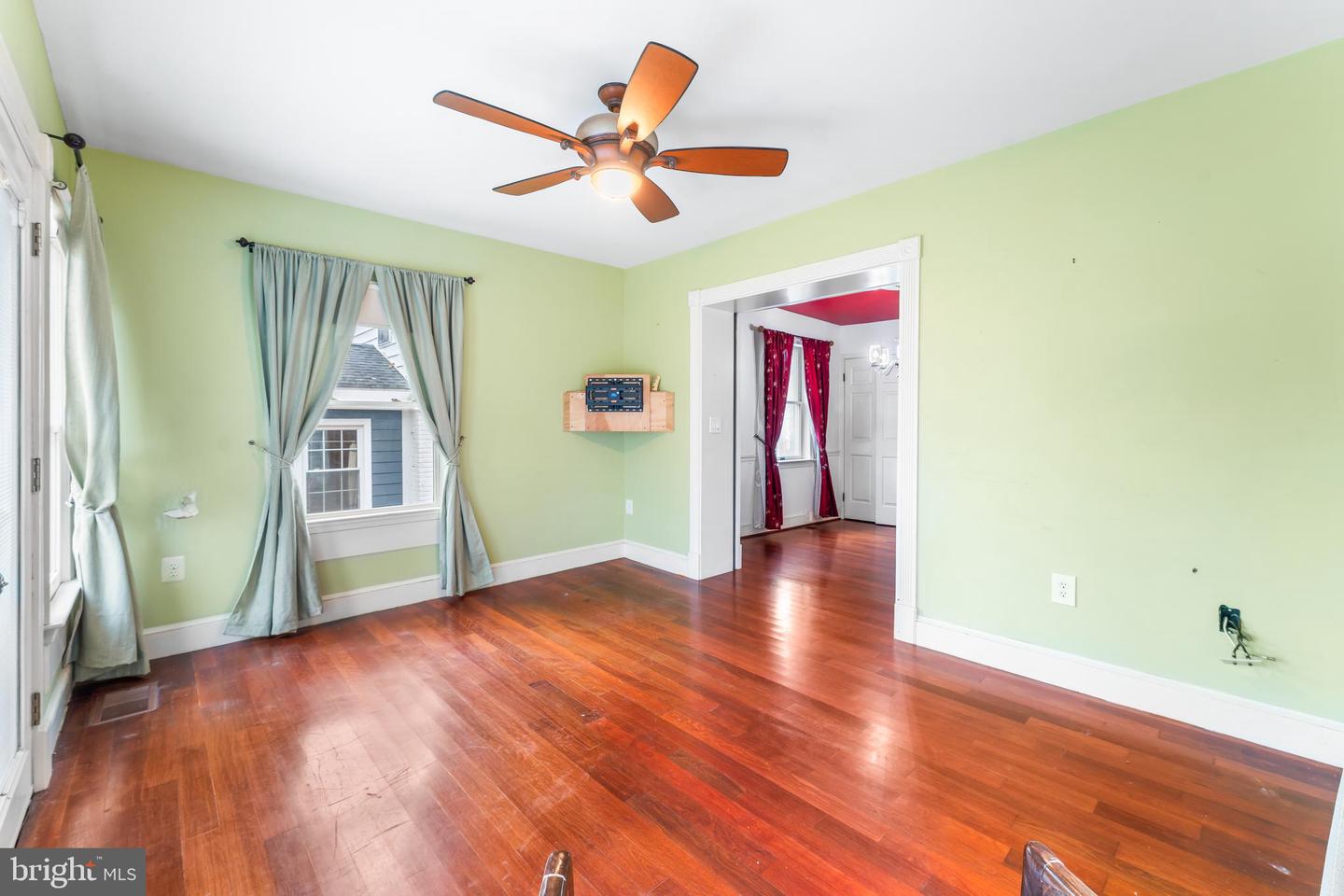 Hyattsville, Maryland, 20781, United States, 3 Bedrooms Bedrooms, ,1 BathroomBathrooms,Residential,For Sale,1998955