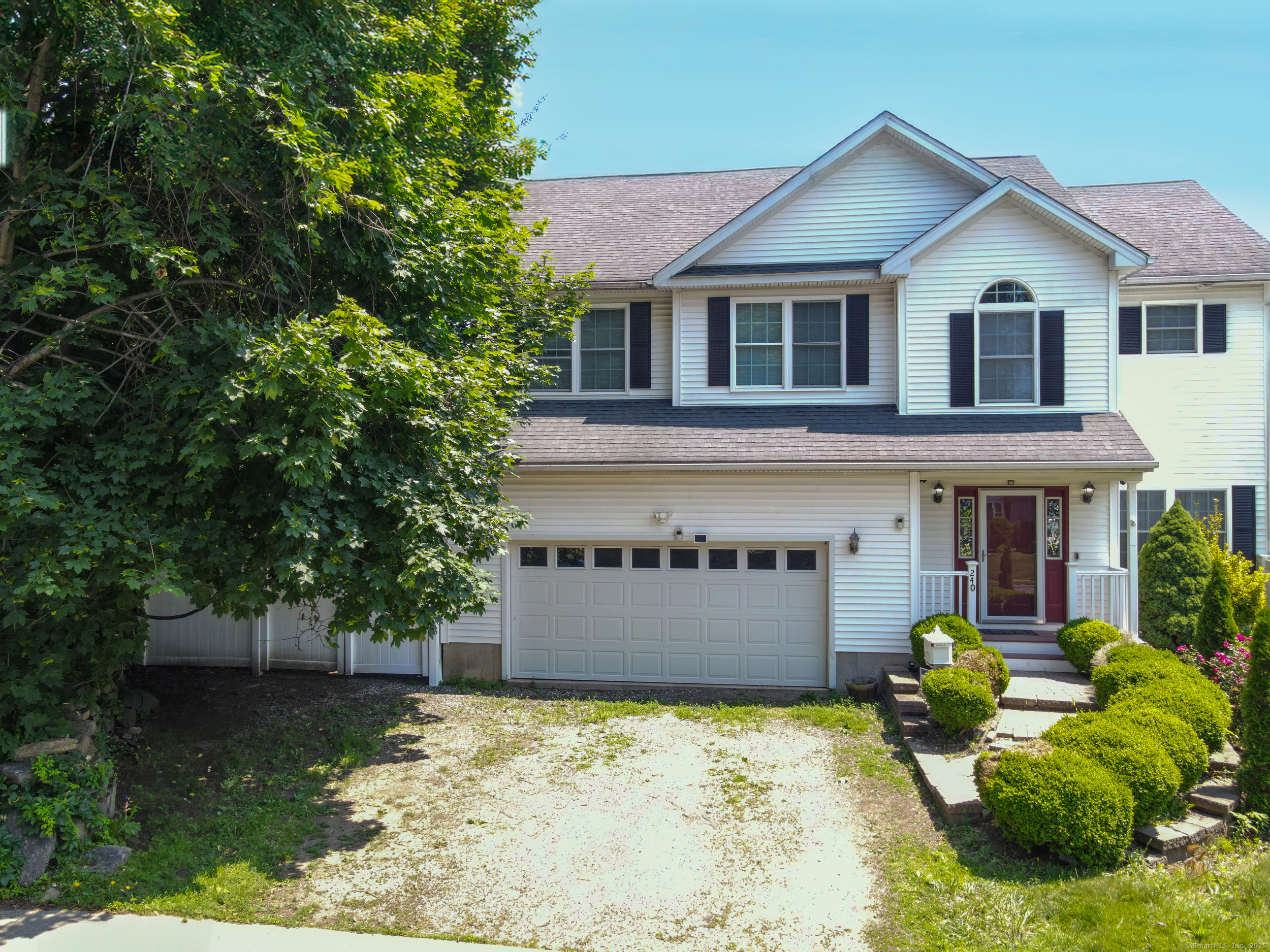Stratford, Connecticut, 06614, United States, 5 Bedrooms Bedrooms, ,4 BathroomsBathrooms,Residential,For Sale,1896589