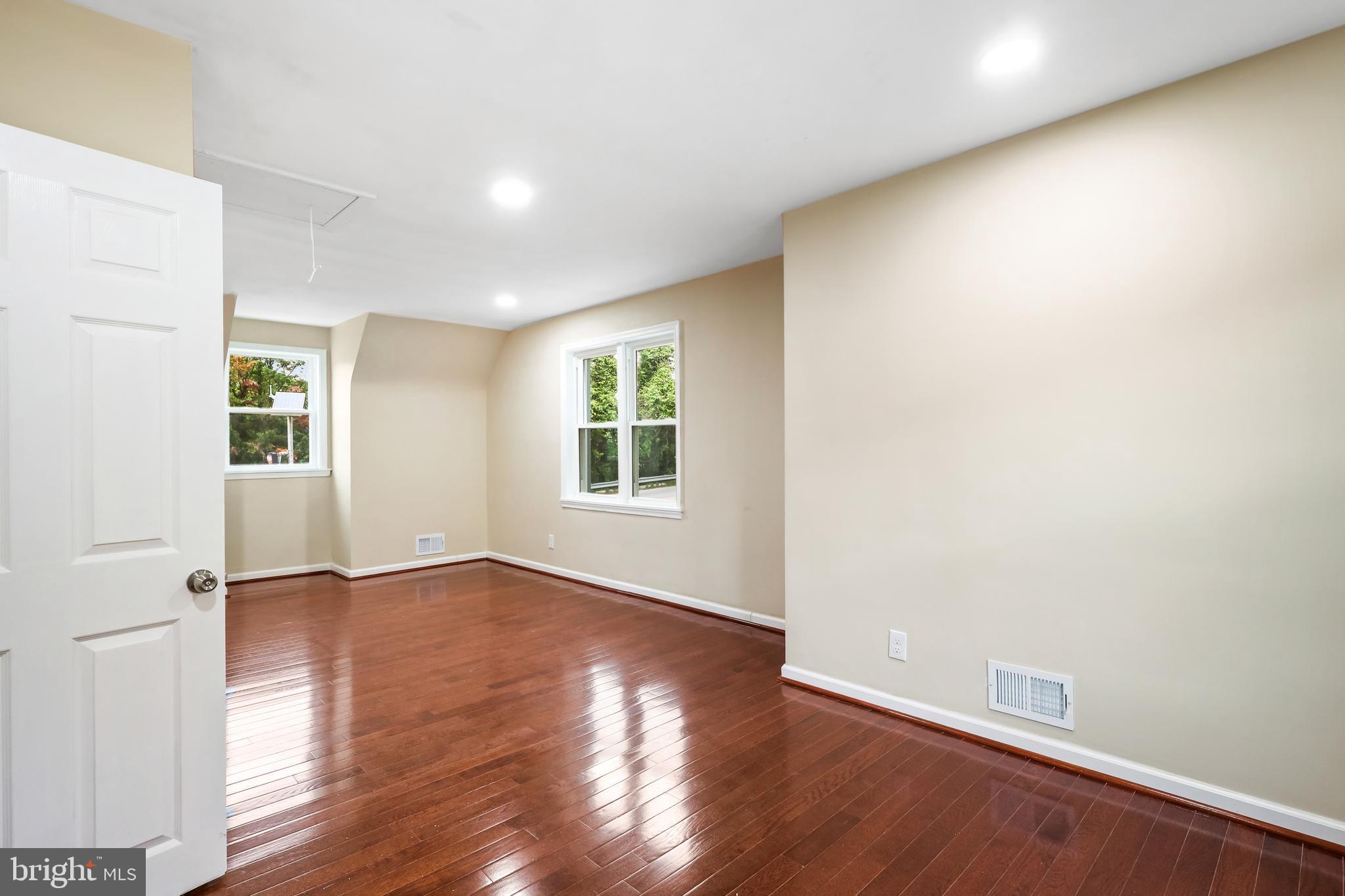 Glen Burnie, Maryland, 21061, United States, 4 Bedrooms Bedrooms, ,4 BathroomsBathrooms,Residential,For Sale,1900574
