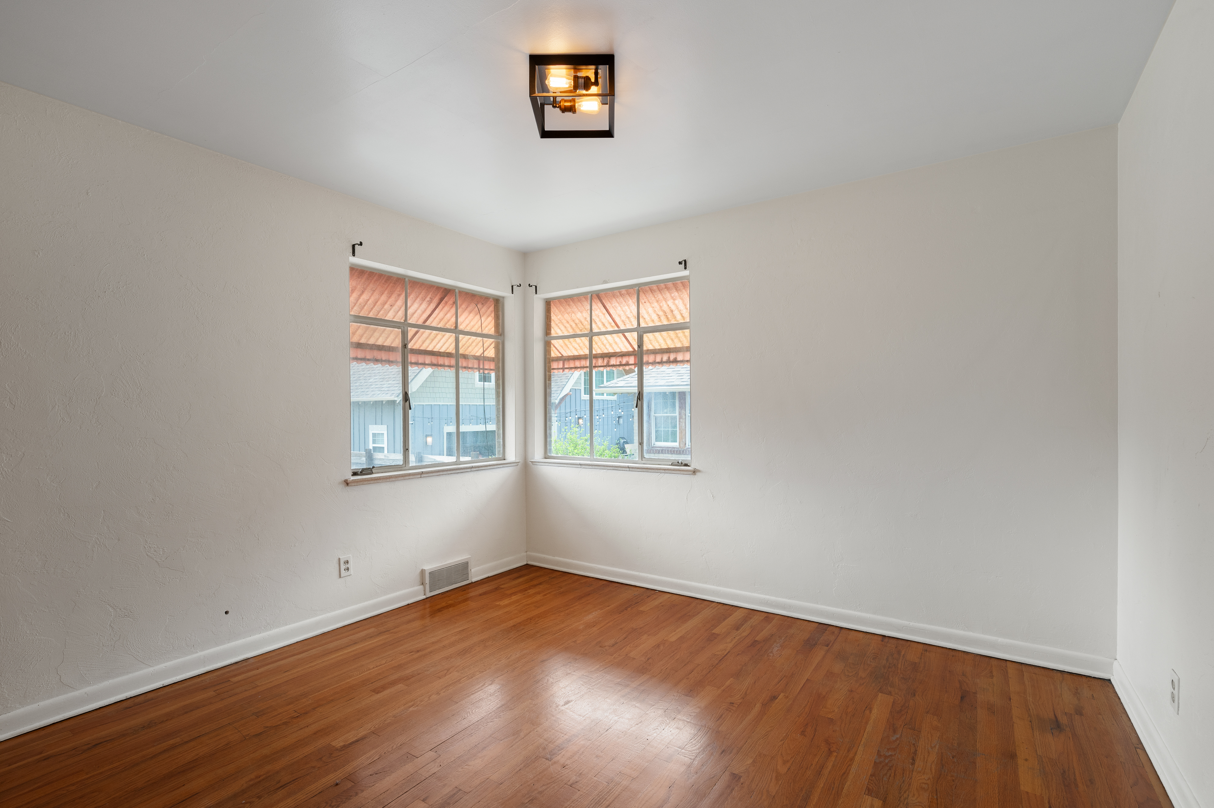  Charming Up/Down Duplex In Beloved Sunnyside - 物件實景