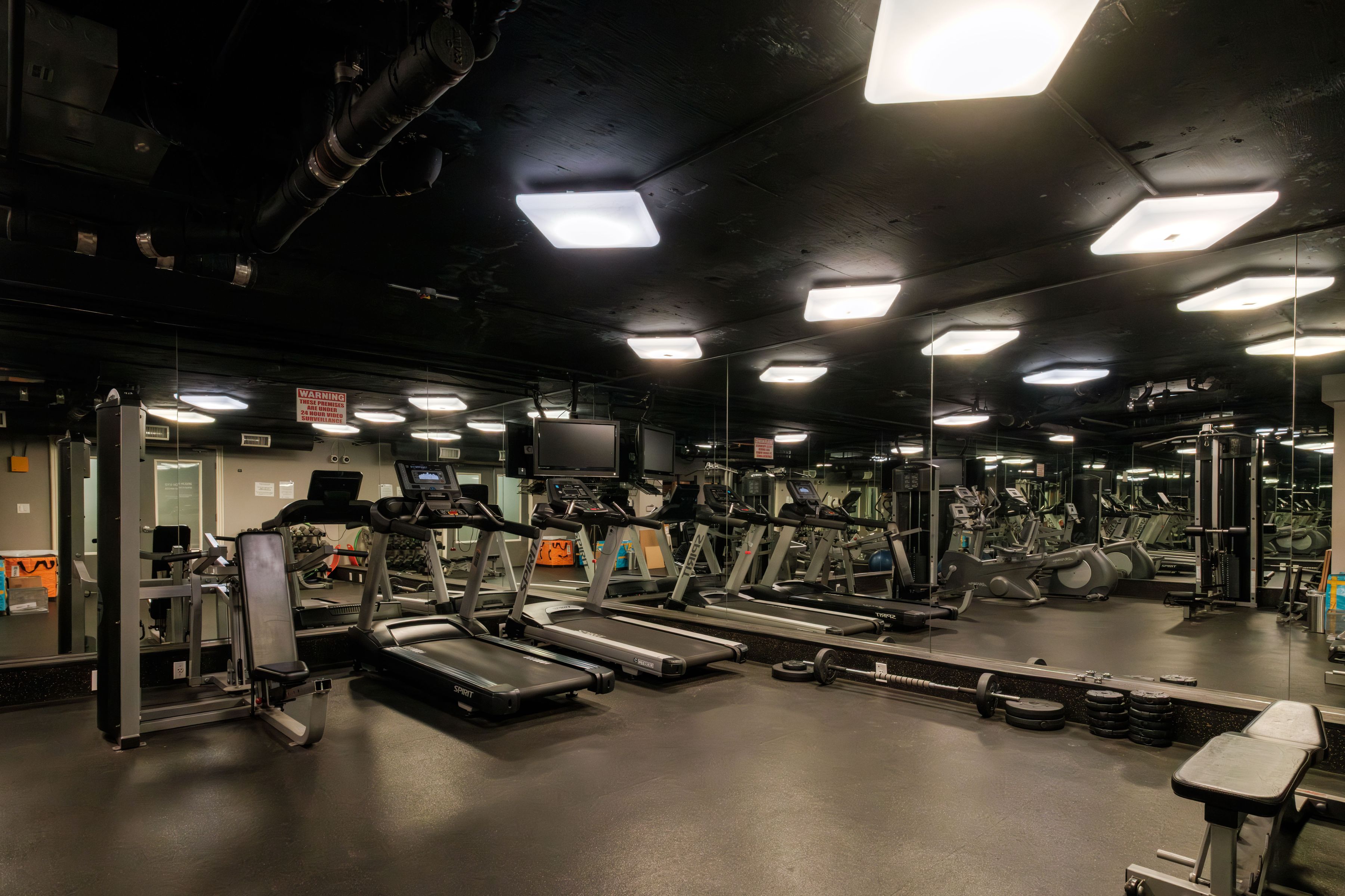  141 South Clark Drive, #404 - 物件實景
