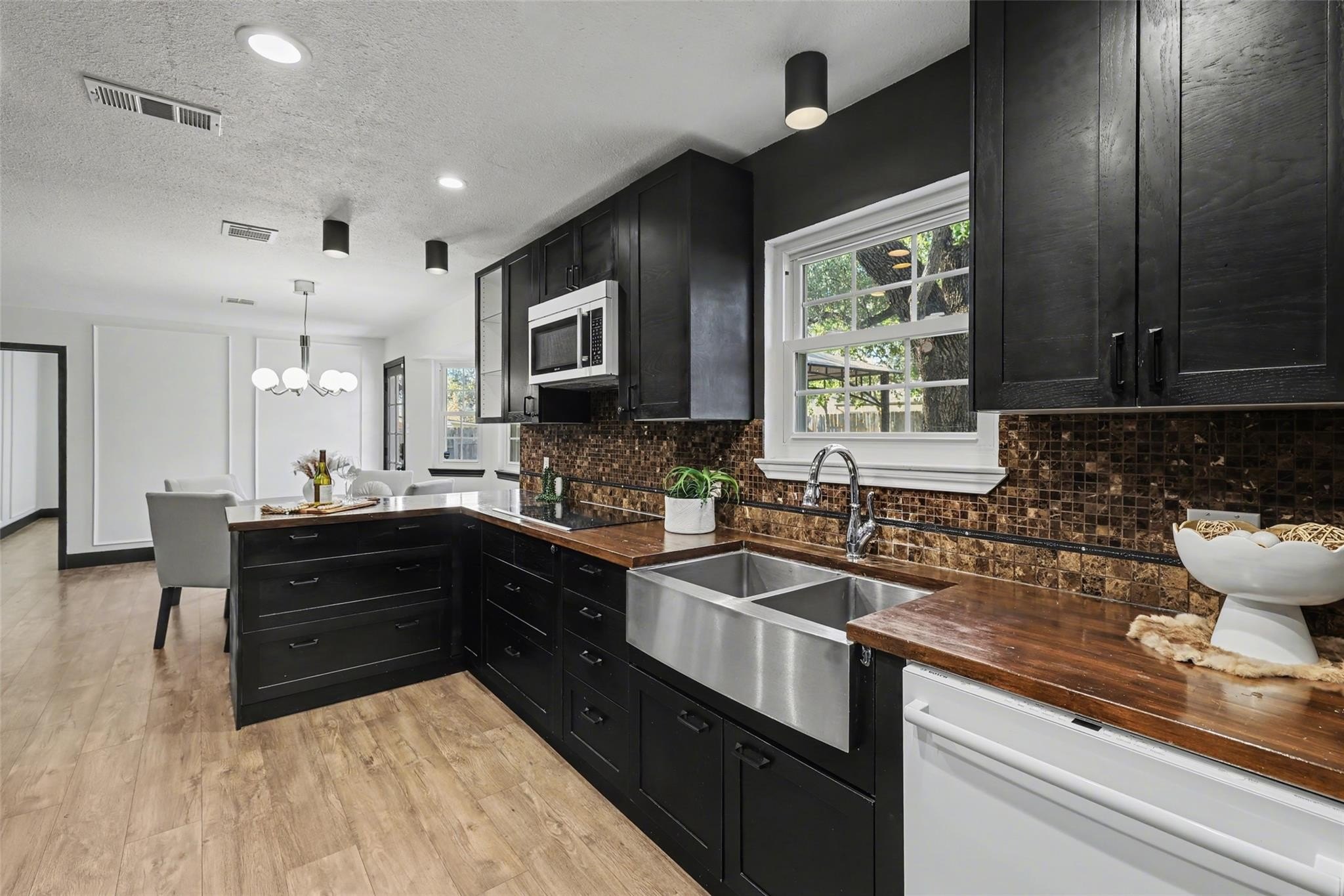 Georgetown, Texas, 78628, United States, 4 Bedrooms Bedrooms, ,3 BathroomsBathrooms,Residential,For Sale,2006153