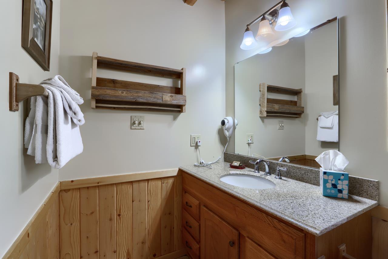 Yosemite, California, 95389, United States, 5 Bedrooms Bedrooms, ,4 BathroomsBathrooms,Residential,For Sale,2048159