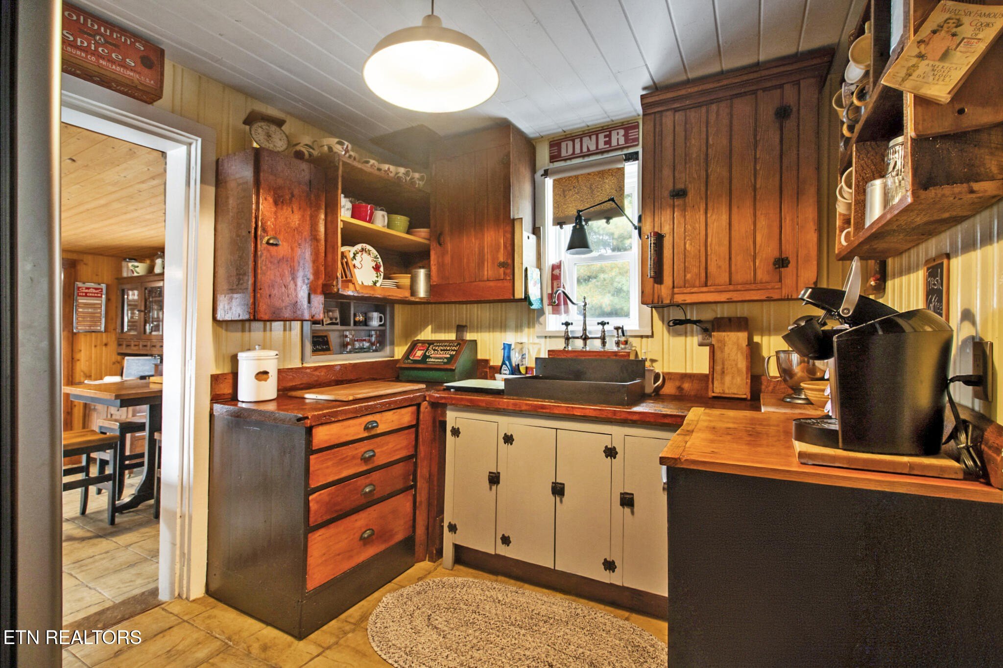 Crossville, Tennessee, 38555, United States, 4 Bedrooms Bedrooms, ,3 BathroomsBathrooms,Residential,For Sale,1996512