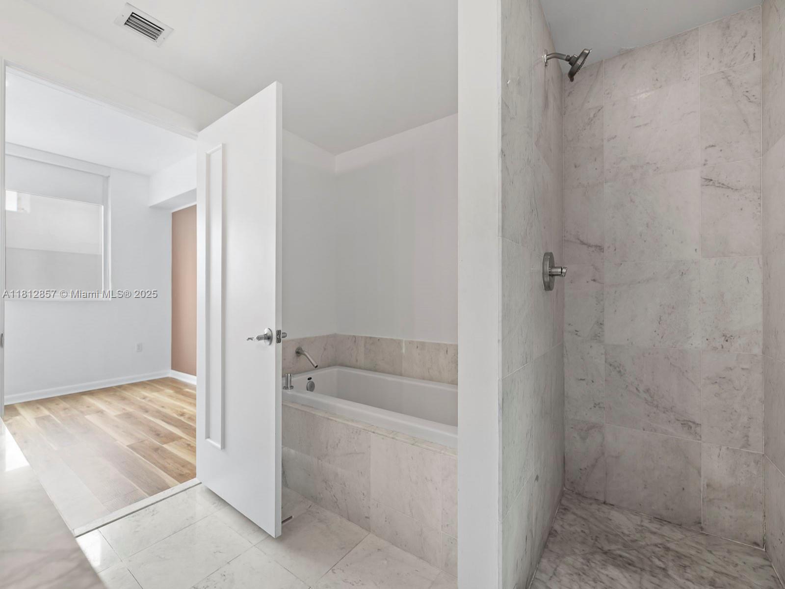 Miami, Florida, 33132, United States, 2 Bedrooms Bedrooms, ,2 BathroomsBathrooms,Residential,For Sale,1838941