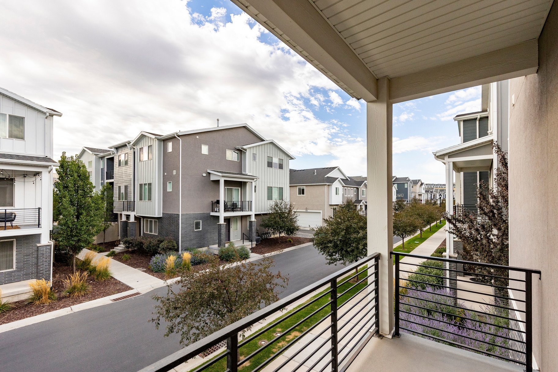 Clean and Updated End Unit Townhome - 物件實景