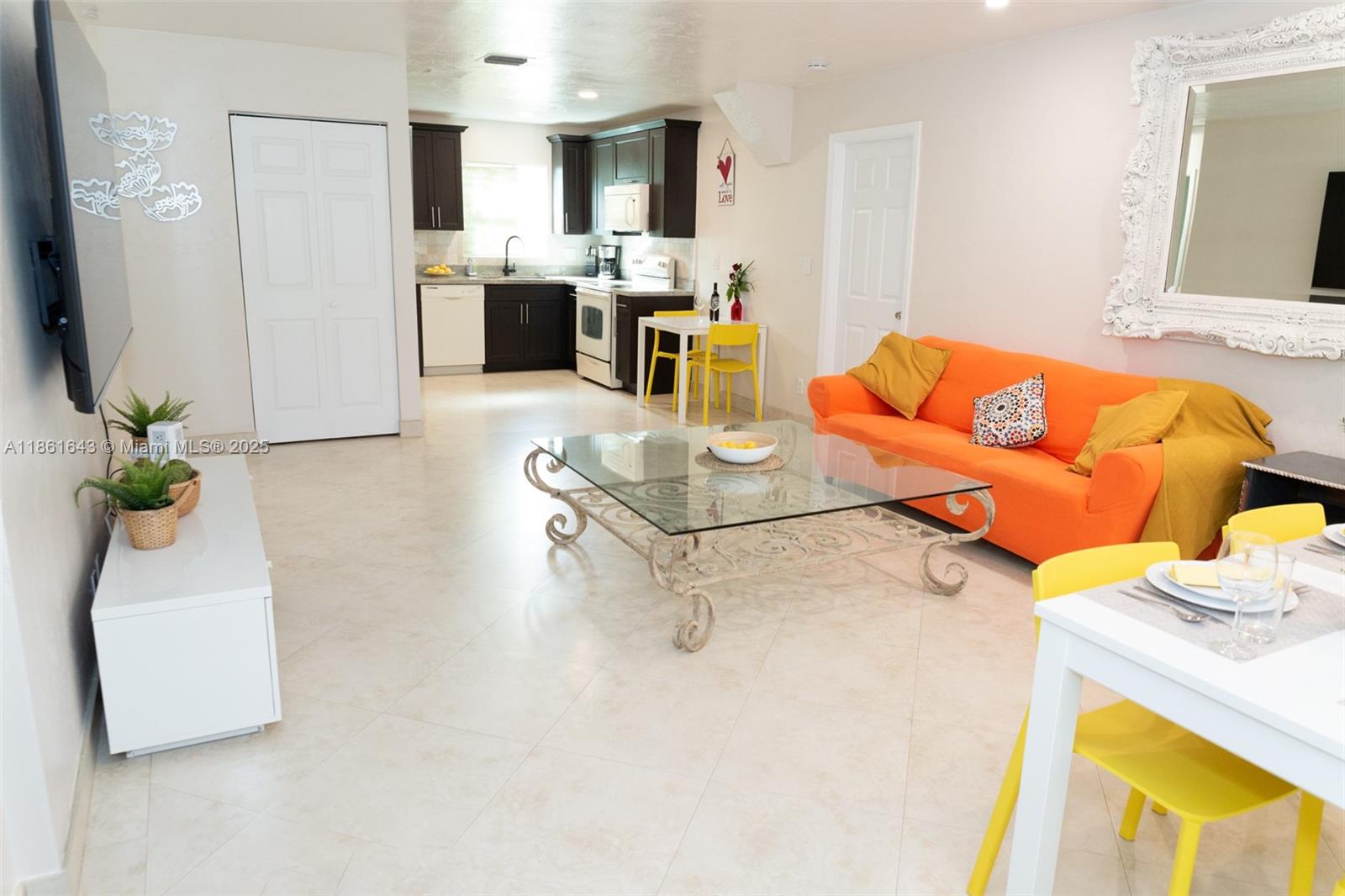 Dania Beach, Florida, 33004, United States, 3 Bedrooms Bedrooms, ,2 BathroomsBathrooms,Residential,For Sale,1926458