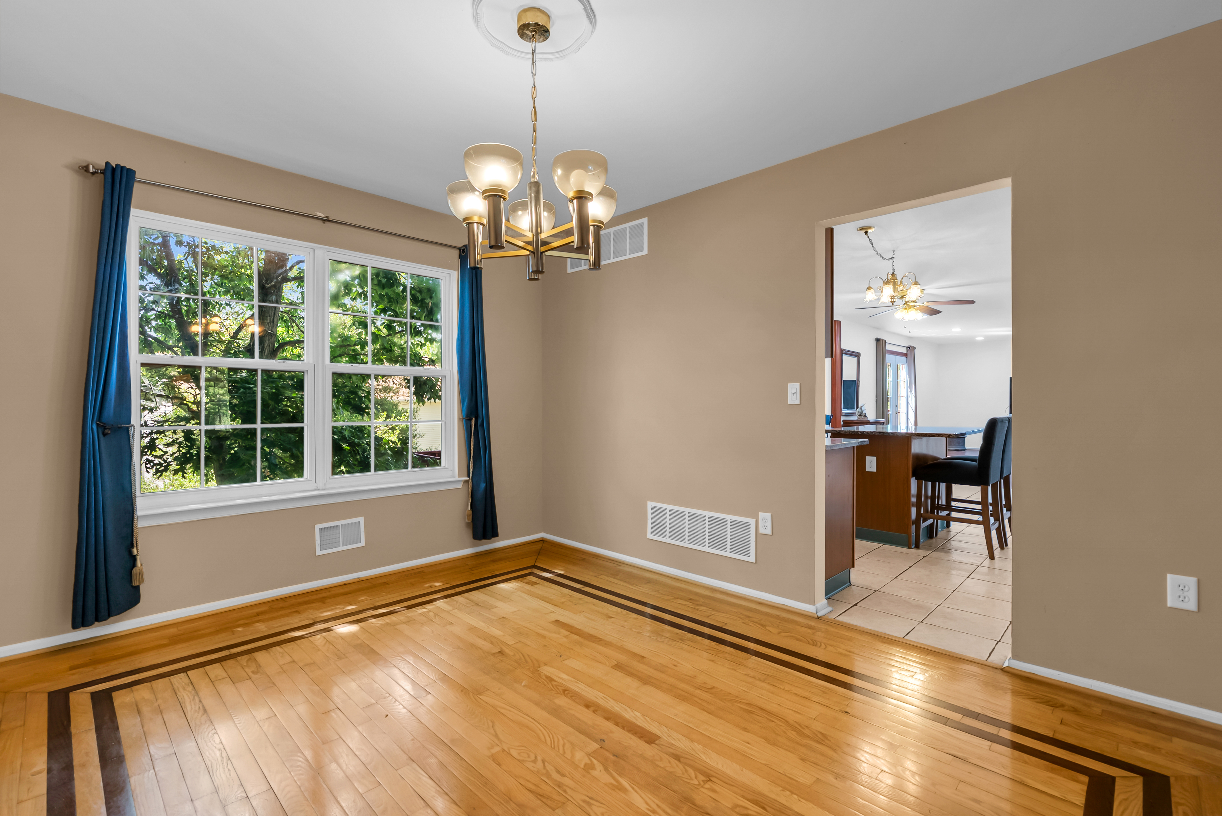  Woodland Hills Colonial Opportunity - 物件實景