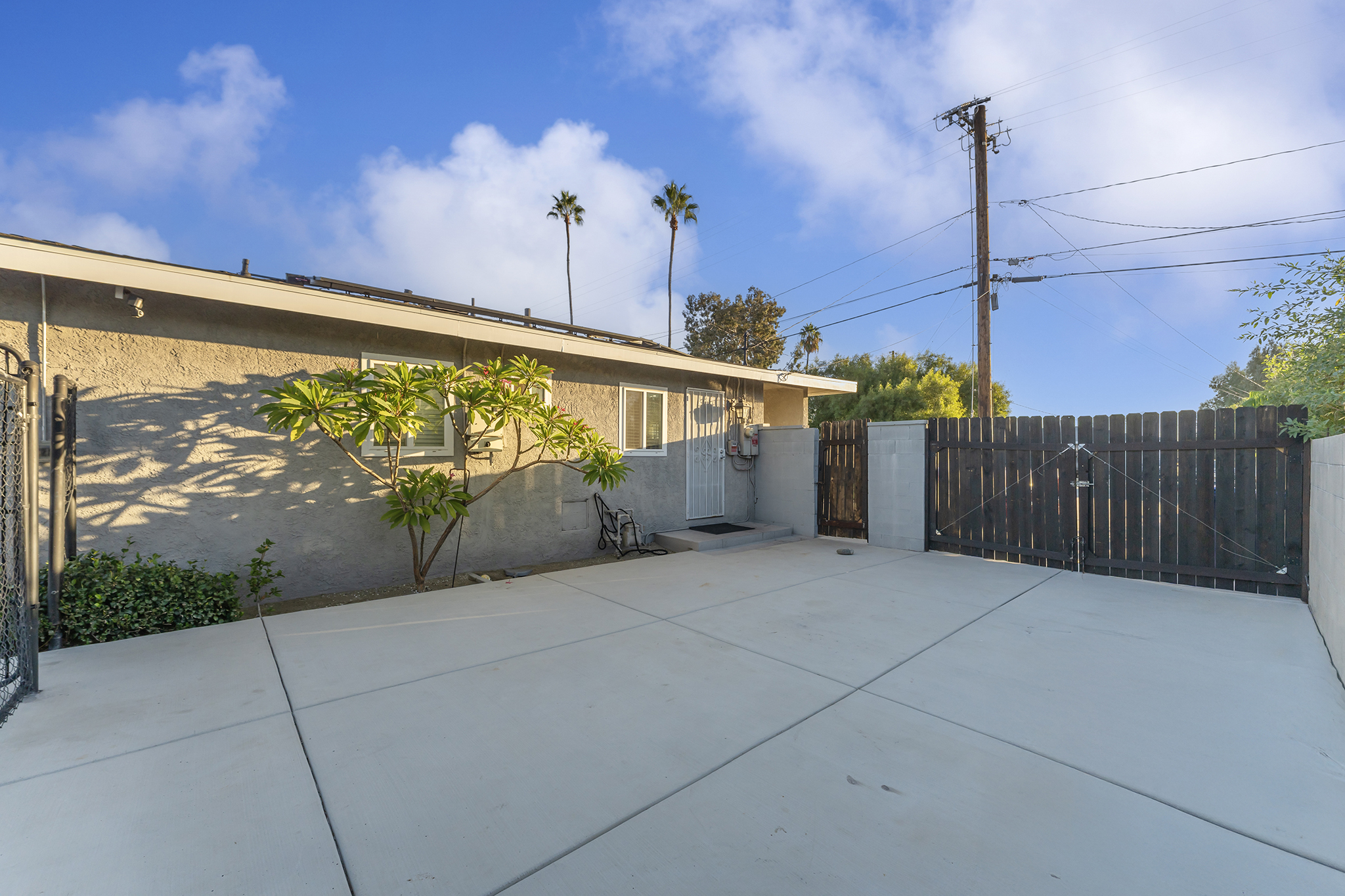 Fontana, California, 92335, United States, 3 Bedrooms Bedrooms, ,1 BathroomBathrooms,Residential,For Sale,1983646