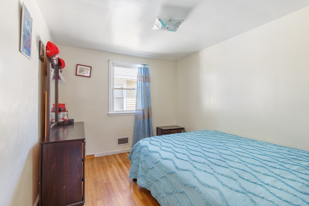 Waltham, Massachusetts, 02451, United States, 3 Bedrooms Bedrooms, ,2 BathroomsBathrooms,Residential,For Sale,1894263