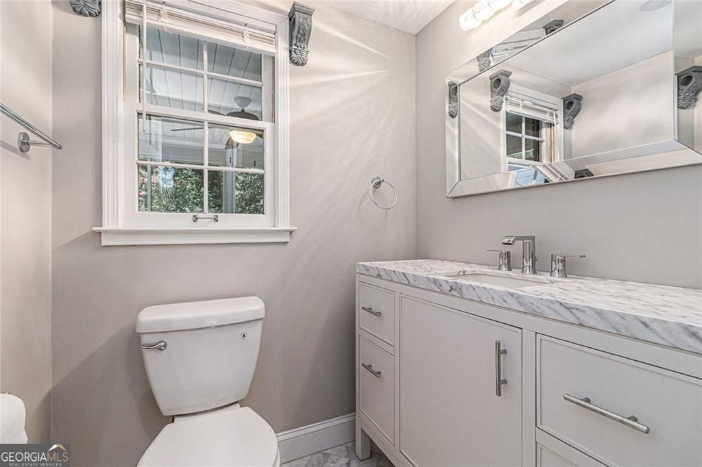 Roswell, Georgia, 30075, United States, 6 Bedrooms Bedrooms, ,4 BathroomsBathrooms,Residential,For Sale,1910371