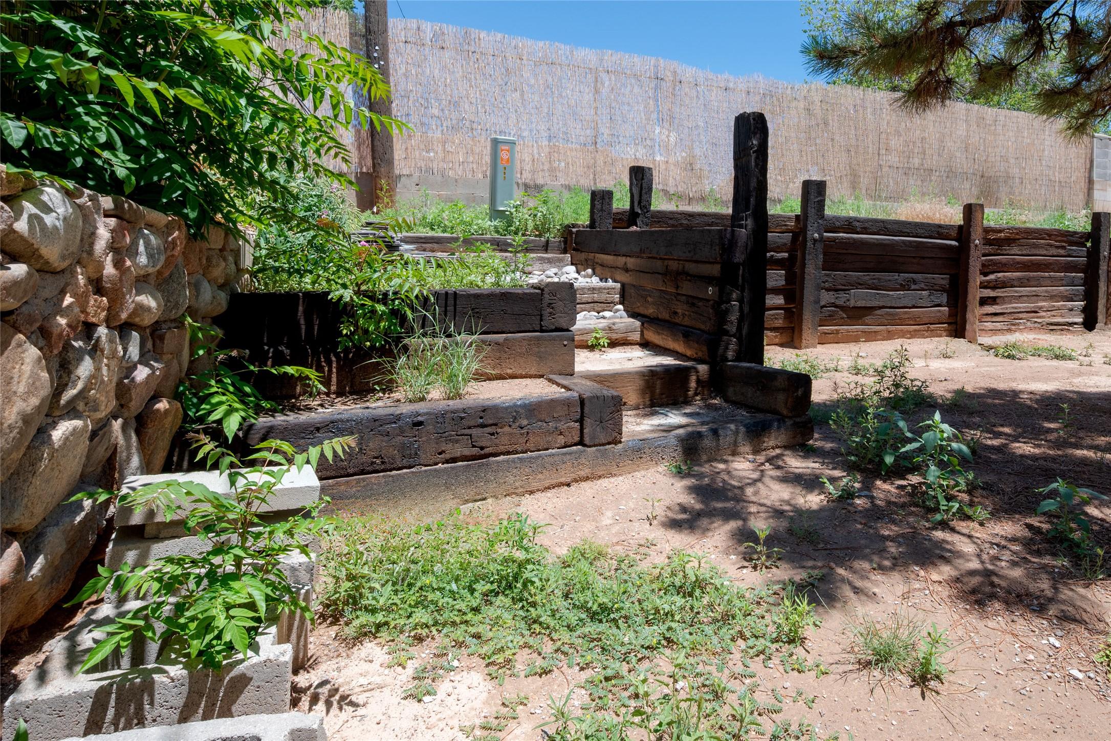 Santa Fe, New Mexico, 87507, United States, 3 Bedrooms Bedrooms, ,2 BathroomsBathrooms,Residential,For Sale,1877407