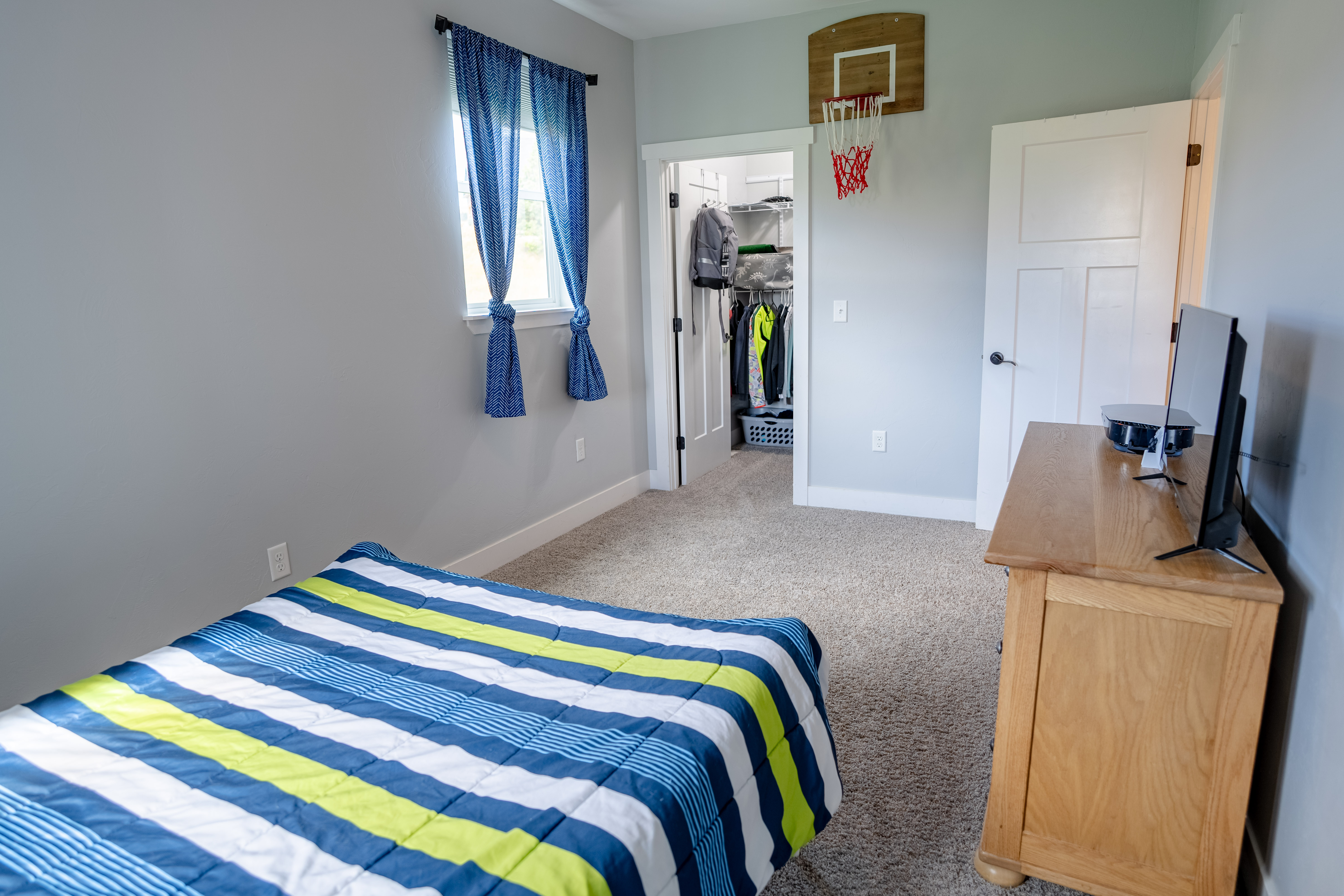 Montana City, Montana, 59634, United States, 8 Bedrooms Bedrooms, ,5 BathroomsBathrooms,Residential,For Sale,1977142