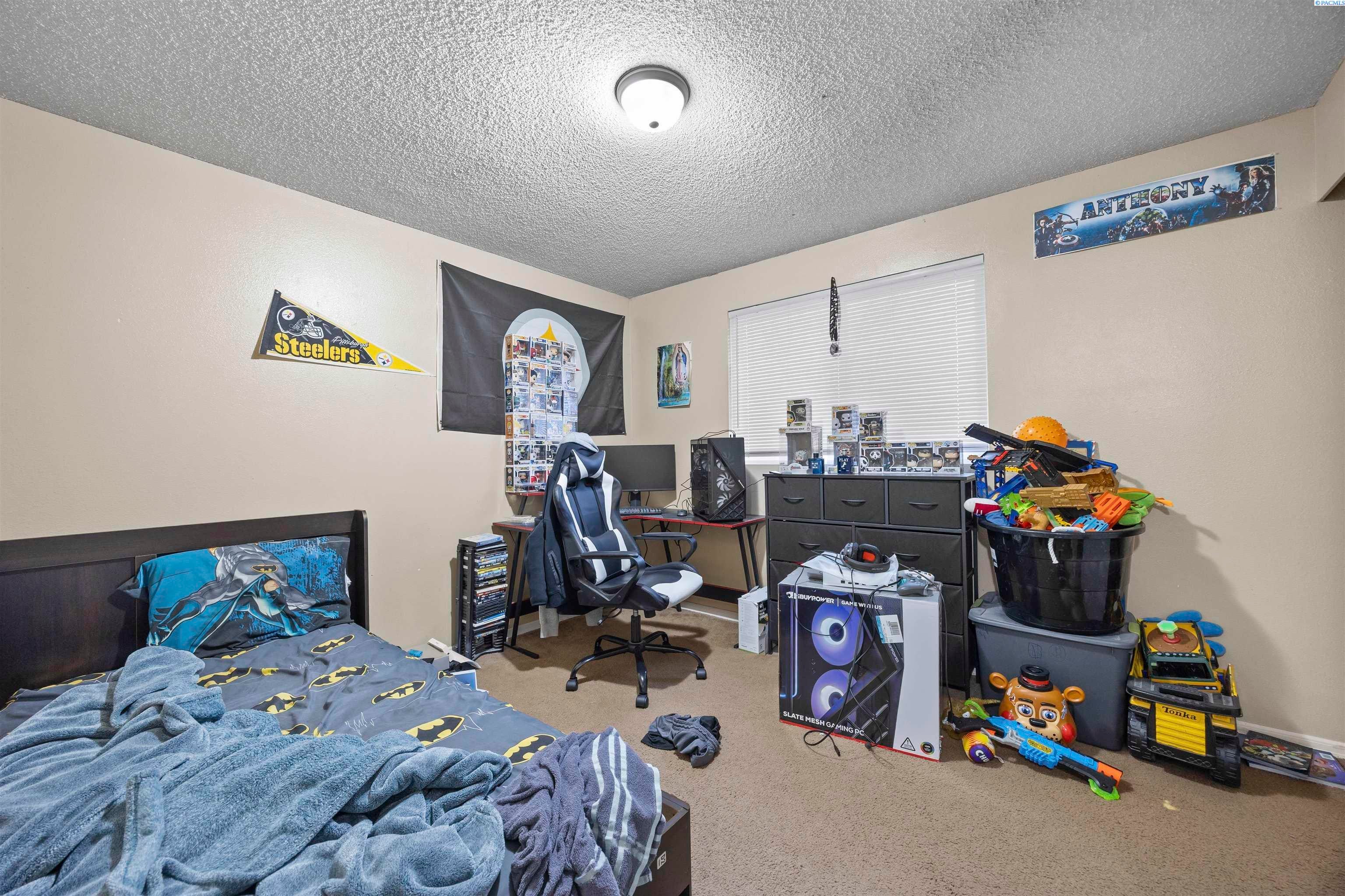 Zillah, Washington, 98953, United States, 9 Bedrooms Bedrooms, ,Residential,For Sale,2013273