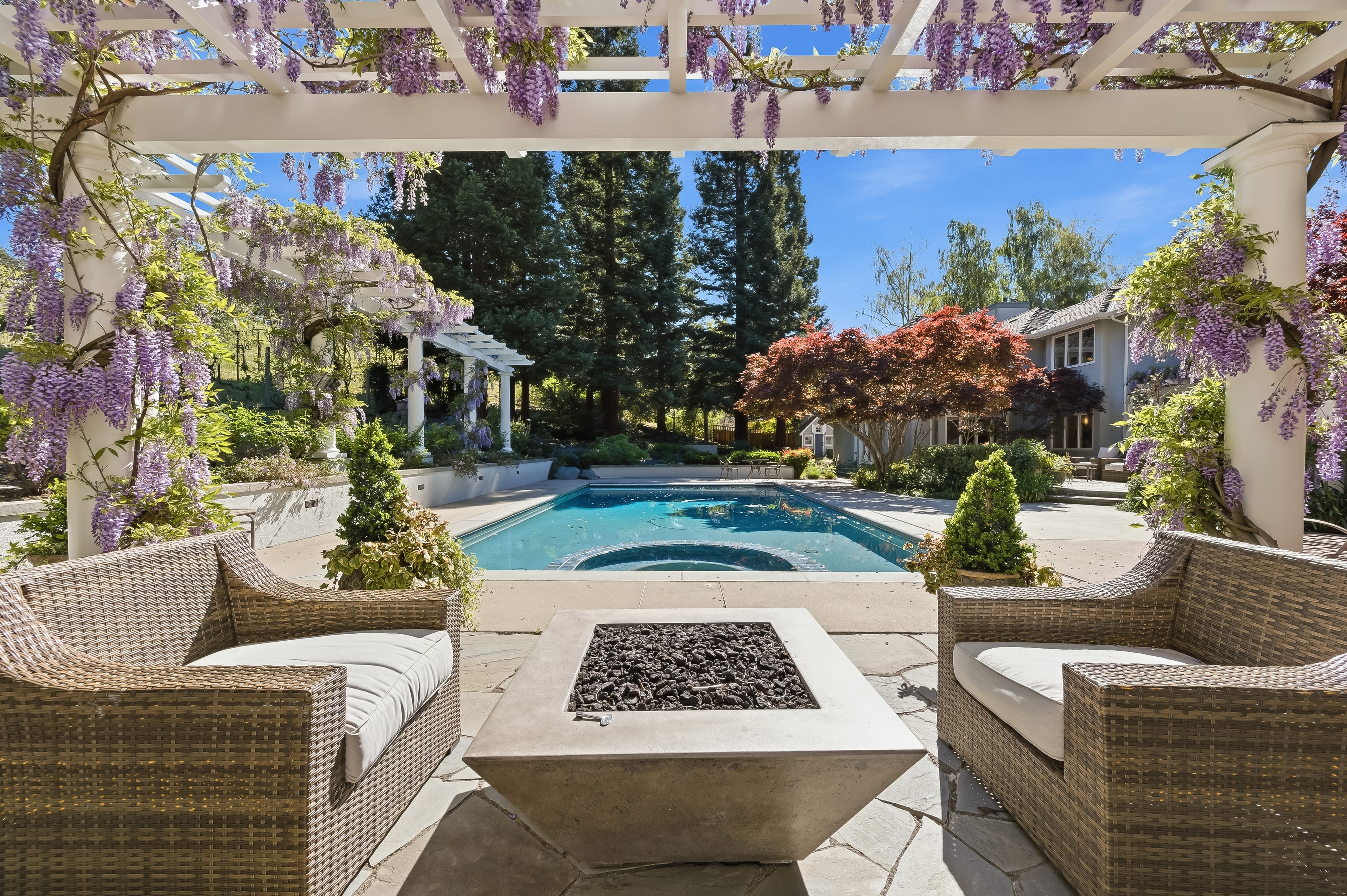  Elegant Vineyard Estate with Resort-Like Grounds - 物件實景