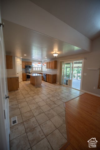 Hooper, Utah, 84315, United States, 4 Bedrooms Bedrooms, ,3 BathroomsBathrooms,Residential,For Sale,1904252
