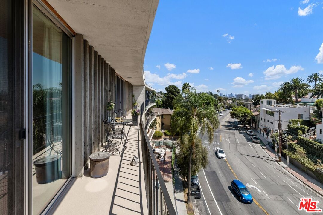 Los Angeles, California, 90068, United States, 2 Bedrooms Bedrooms, ,2 BathroomsBathrooms,Residential,For Sale,1939987