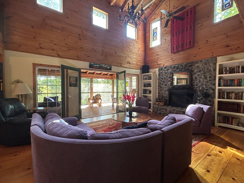 Blue Ridge, Georgia, 30513, United States, 3 Bedrooms Bedrooms, ,3 BathroomsBathrooms,Residential,For Sale,1954403