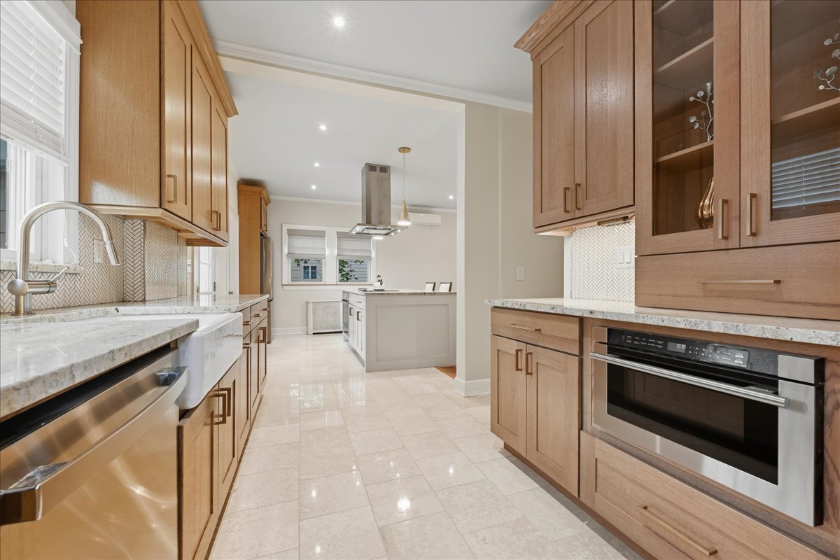 Floral Park, New York, 11001, United States, 4 Bedrooms Bedrooms, ,4 BathroomsBathrooms,Residential,For Sale,1977221