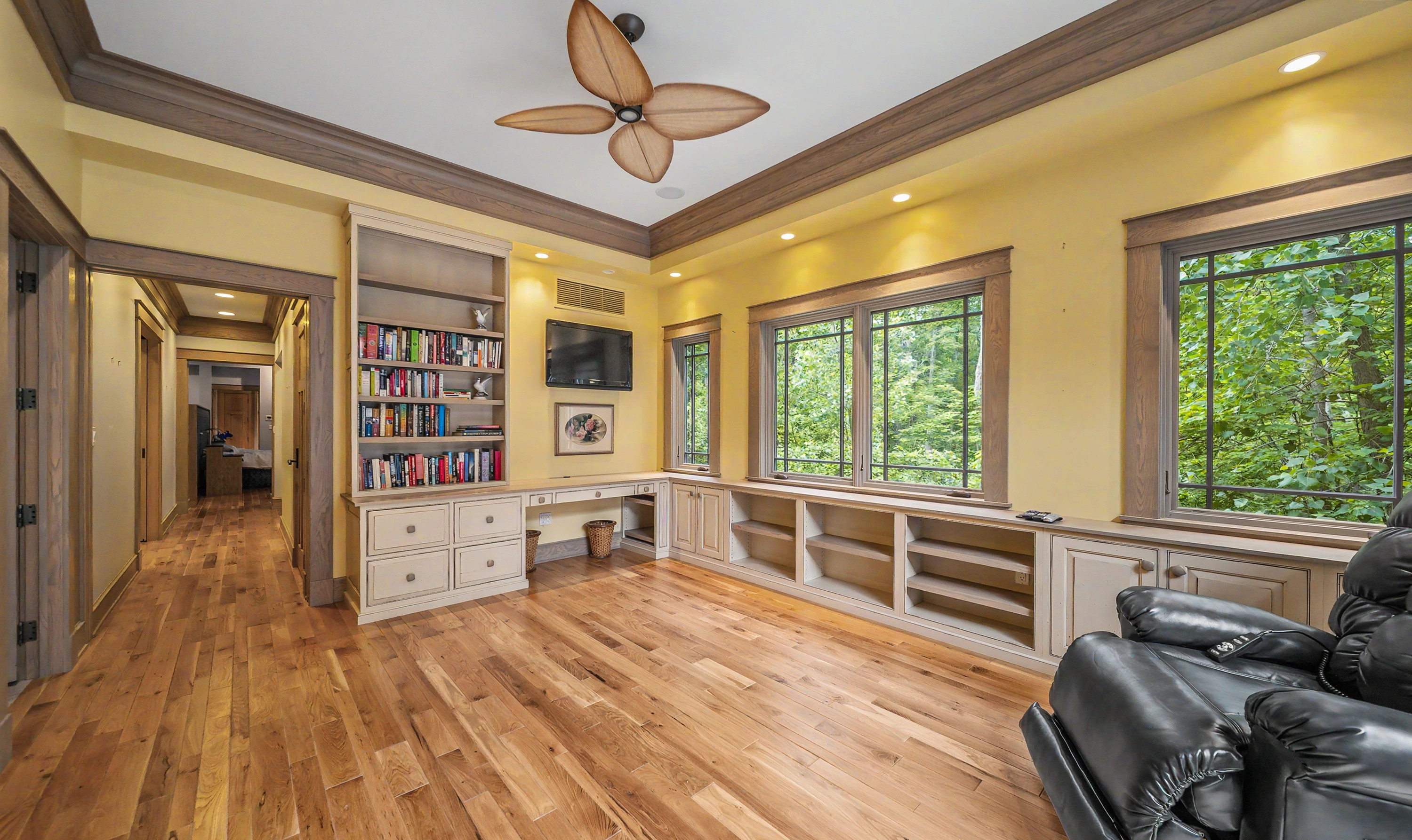  Stunning Prairie-Inspired Estate on 16 Acres of Scenic Woodlands - 物件實景