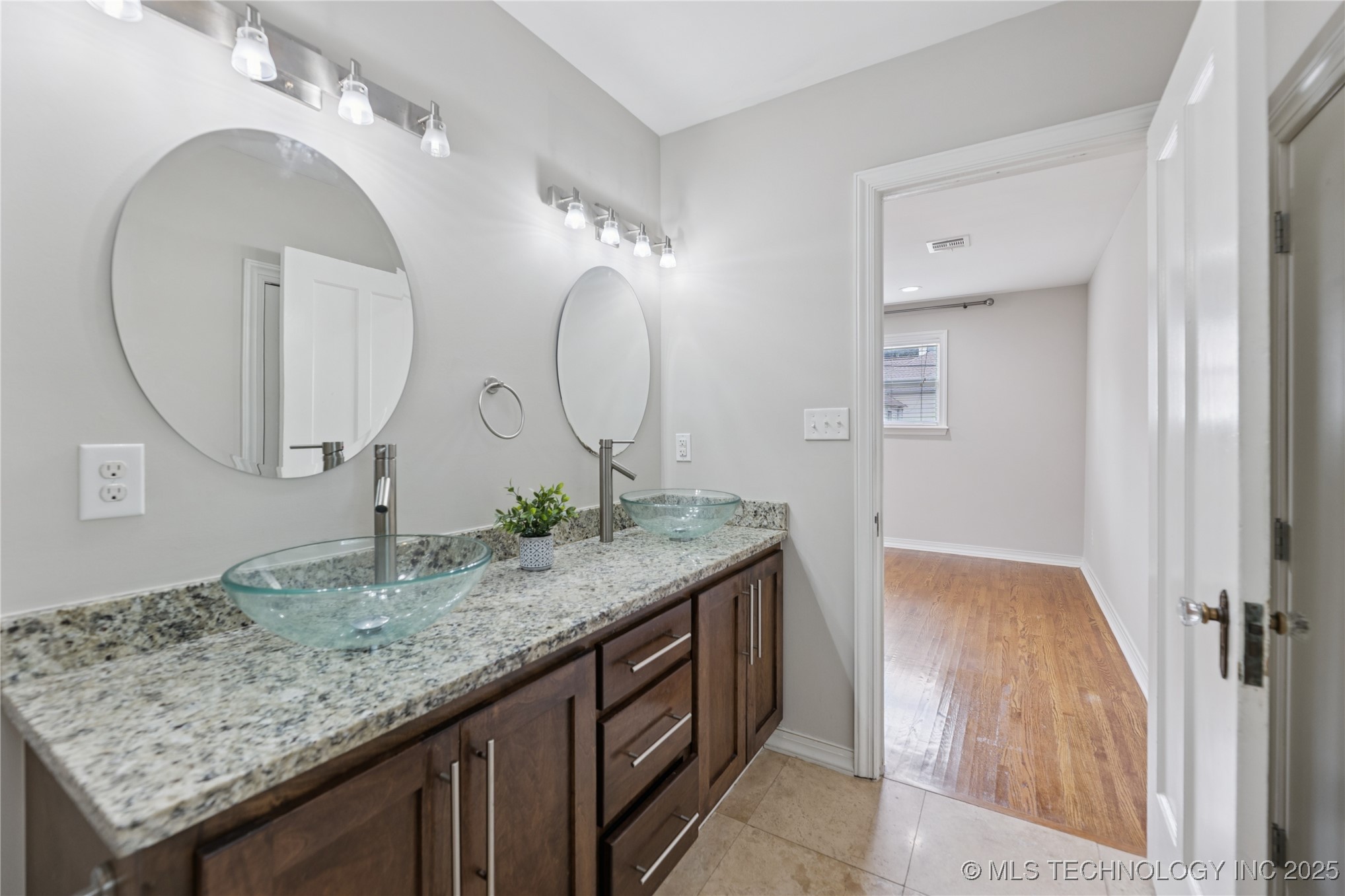 Tulsa, Oklahoma, 74104, United States, 4 Bedrooms Bedrooms, ,3 BathroomsBathrooms,Residential,For Sale,1941702