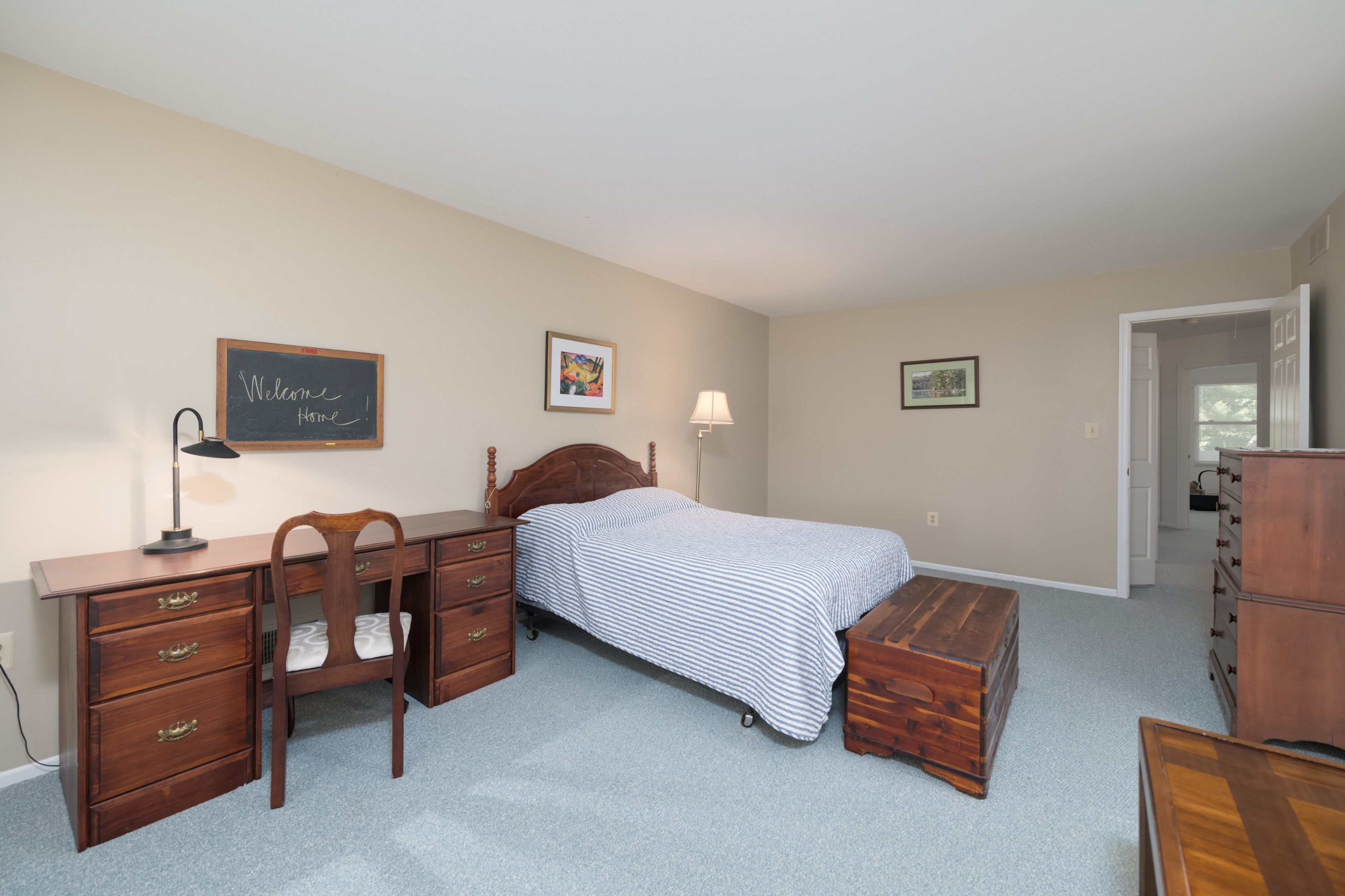  3-bedroom, 2.5-bath townhome in Little Silver - 物件實景