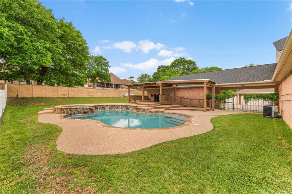 Weatherford, Texas, 76087, United States, 4 Bedrooms Bedrooms, ,4 BathroomsBathrooms,Residential,For Sale,2040291