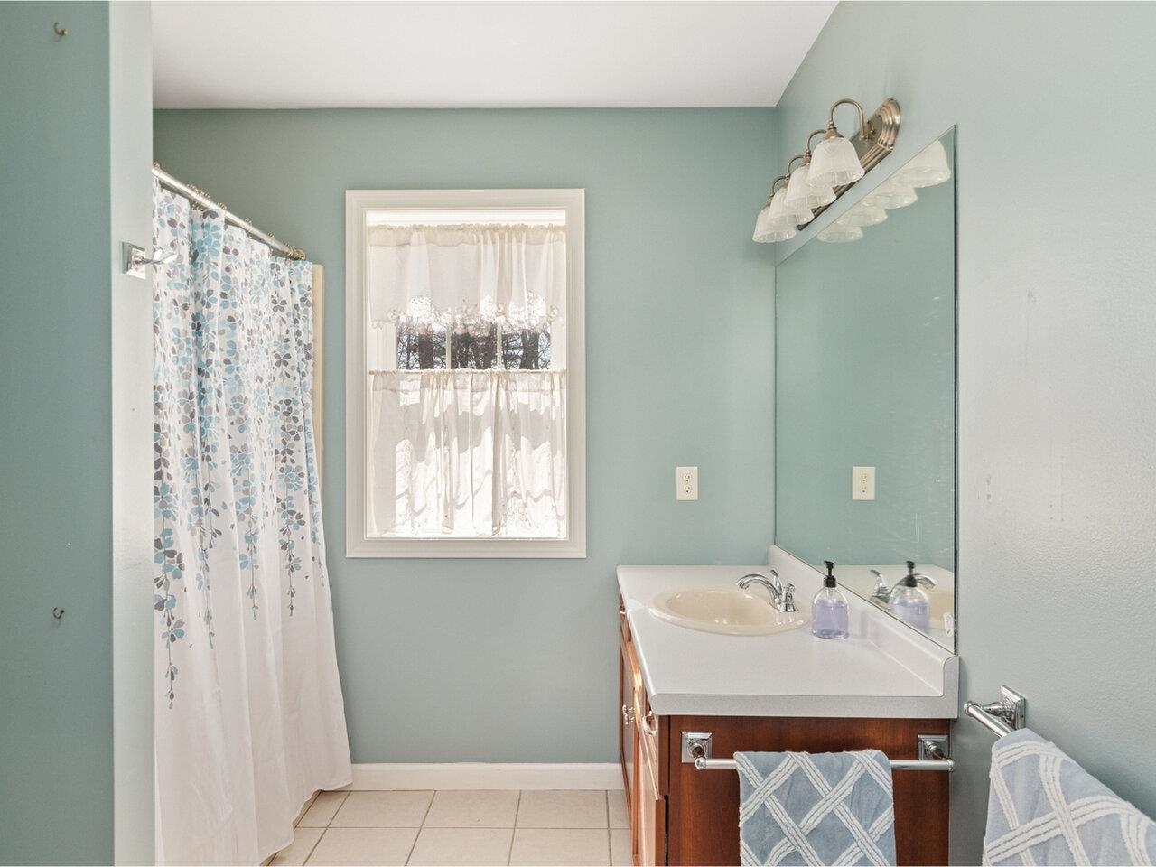 Colchester, Vermont, 05446, United States, 3 Bedrooms Bedrooms, ,3 BathroomsBathrooms,Residential,For Sale,1779357