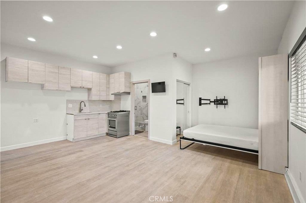Valley Glen, California, 91405, United States, 3 Bedrooms Bedrooms, ,3 BathroomsBathrooms,Residential,For Sale,1938846