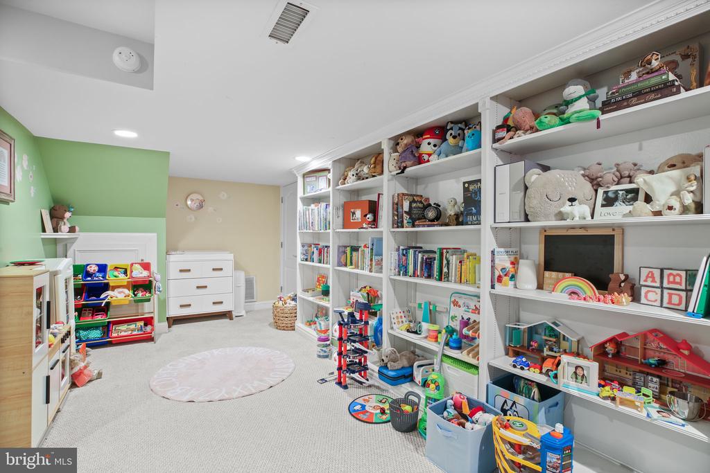 Fredericksburg, Virginia, 22407, United States, 5 Bedrooms Bedrooms, ,5 BathroomsBathrooms,Residential,For Sale,1927805
