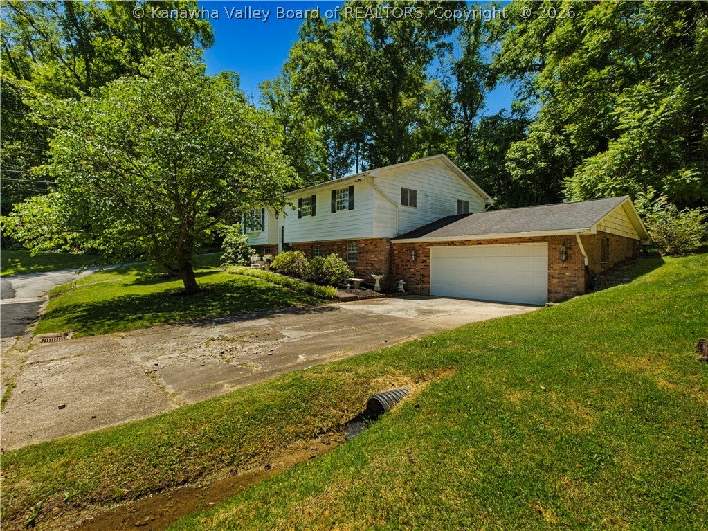 Lakeview Dr, Saint Albans, WV 25177