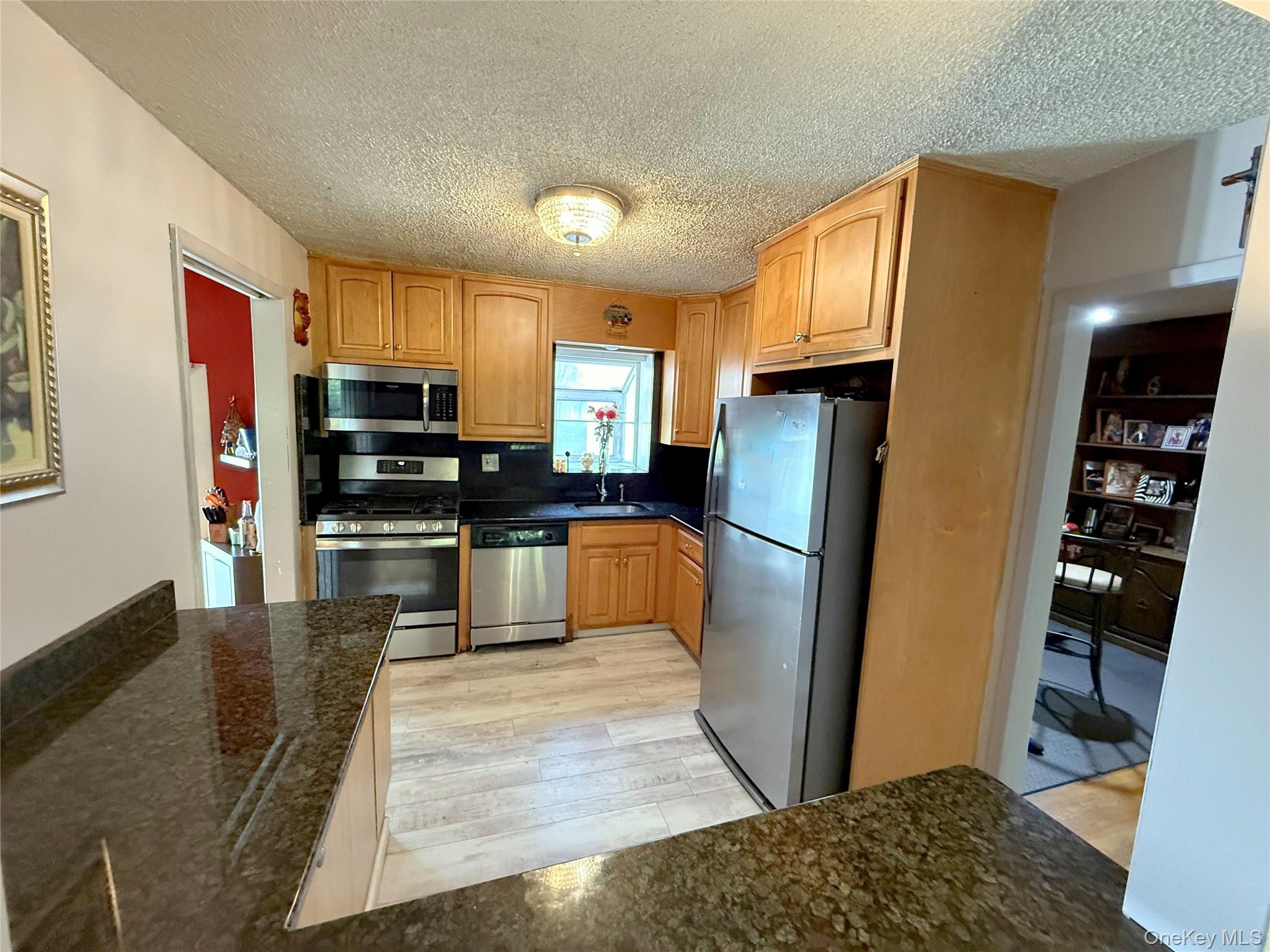 New City, New York, 10956, United States, 4 Bedrooms Bedrooms, ,3 BathroomsBathrooms,Residential,For Sale,1896333