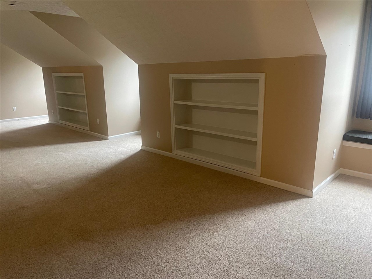 Bowling Green, Kentucky, 42104, United States, 4 Bedrooms Bedrooms, ,5 BathroomsBathrooms,Residential,For Sale,1971353