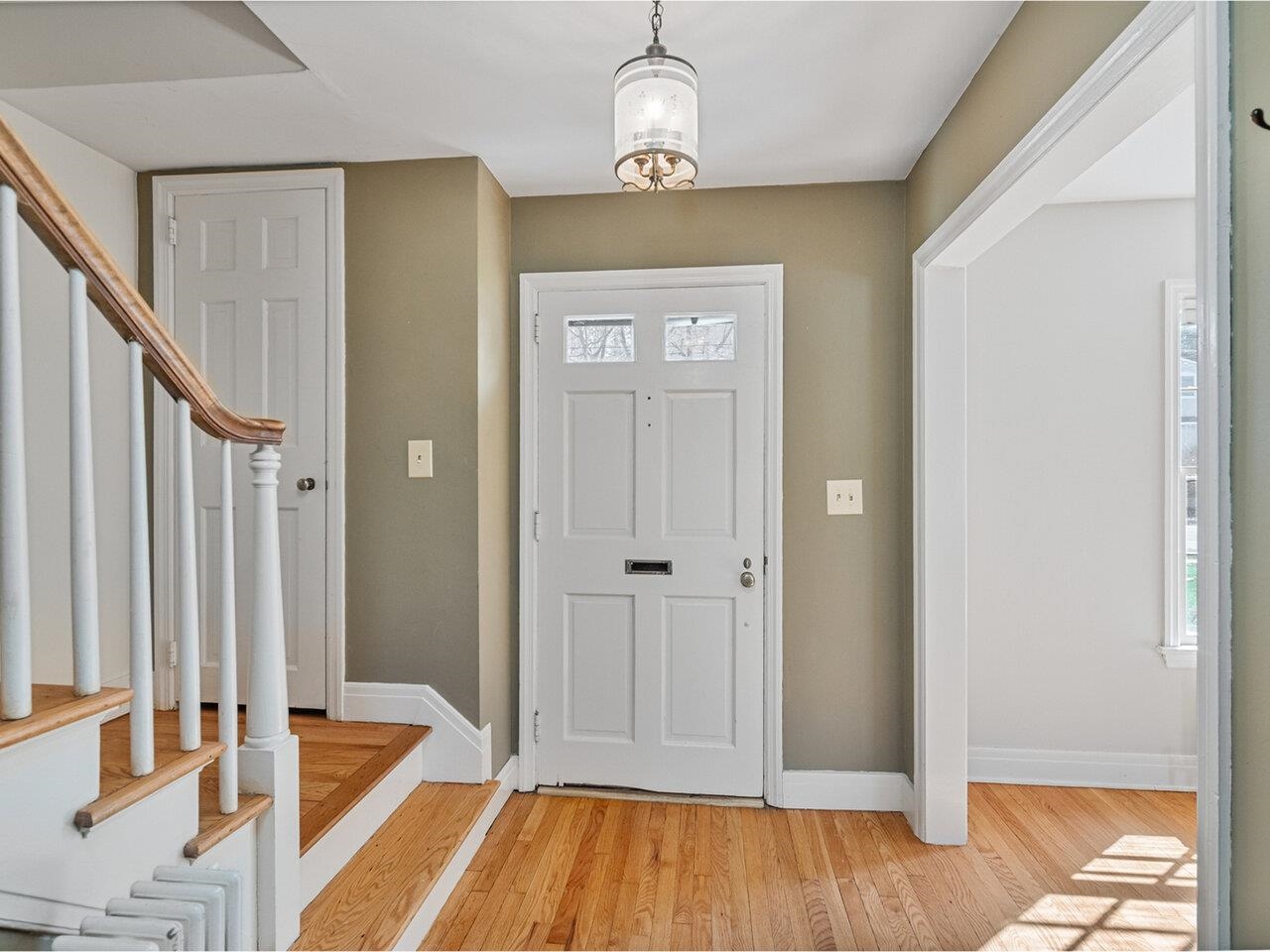 Burlington, Vermont, 05401, United States, 3 Bedrooms Bedrooms, ,2 BathroomsBathrooms,Residential,For Sale,1777019