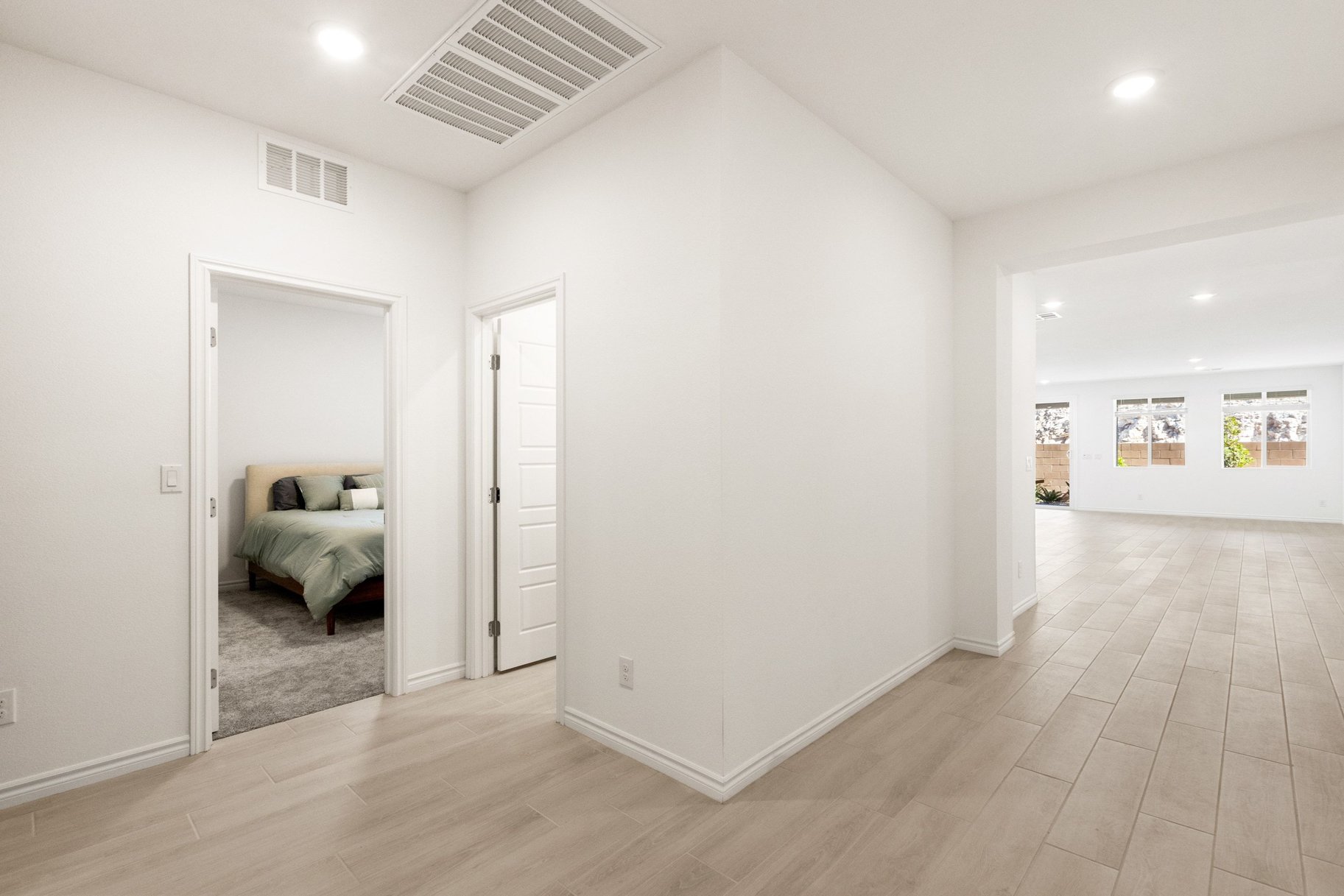 Single Story Home with RV 4 Car Garage Built in 2023 - 物件實景