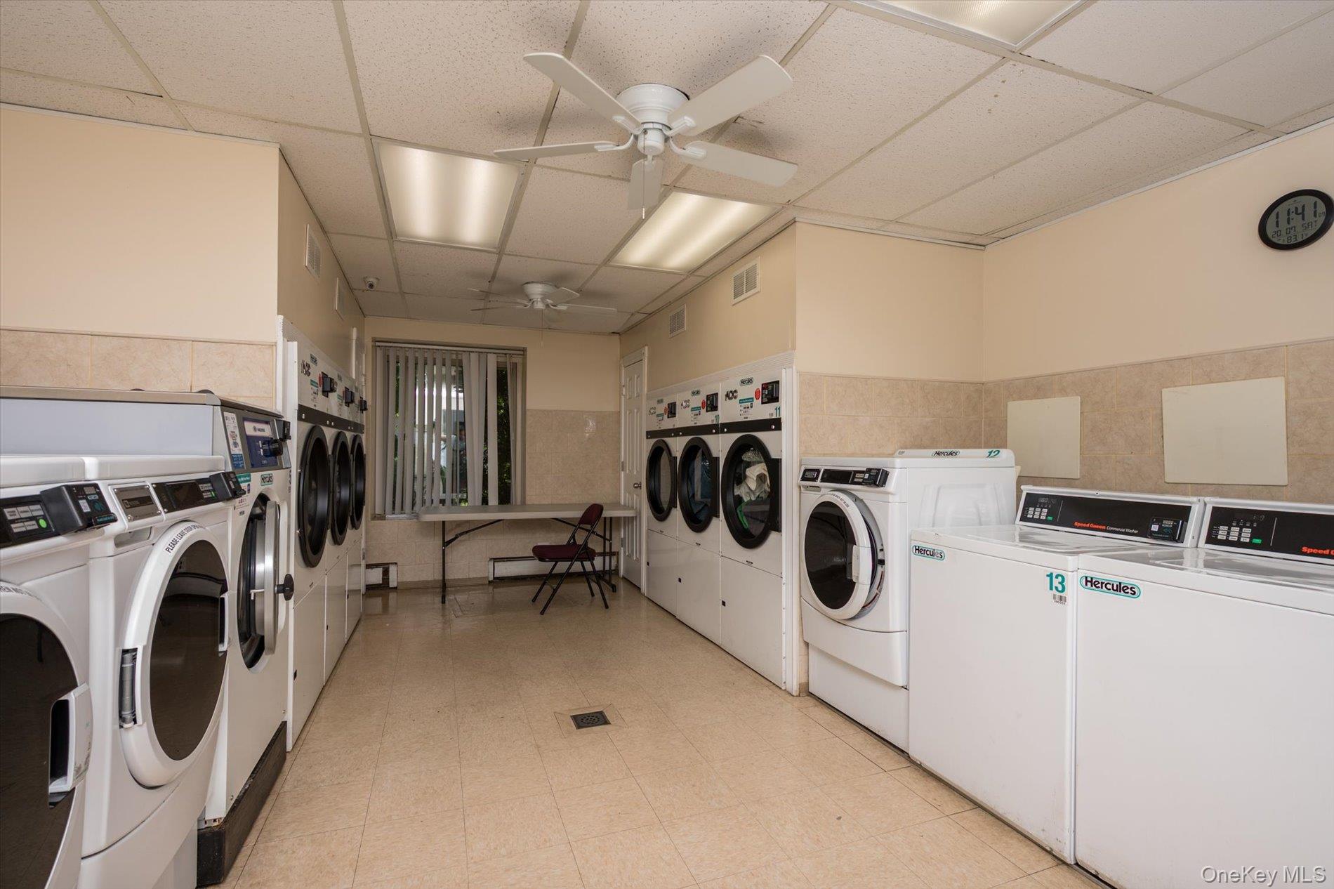  135 Post Avenue, Westbury, NY, 11590 - 物件實景
