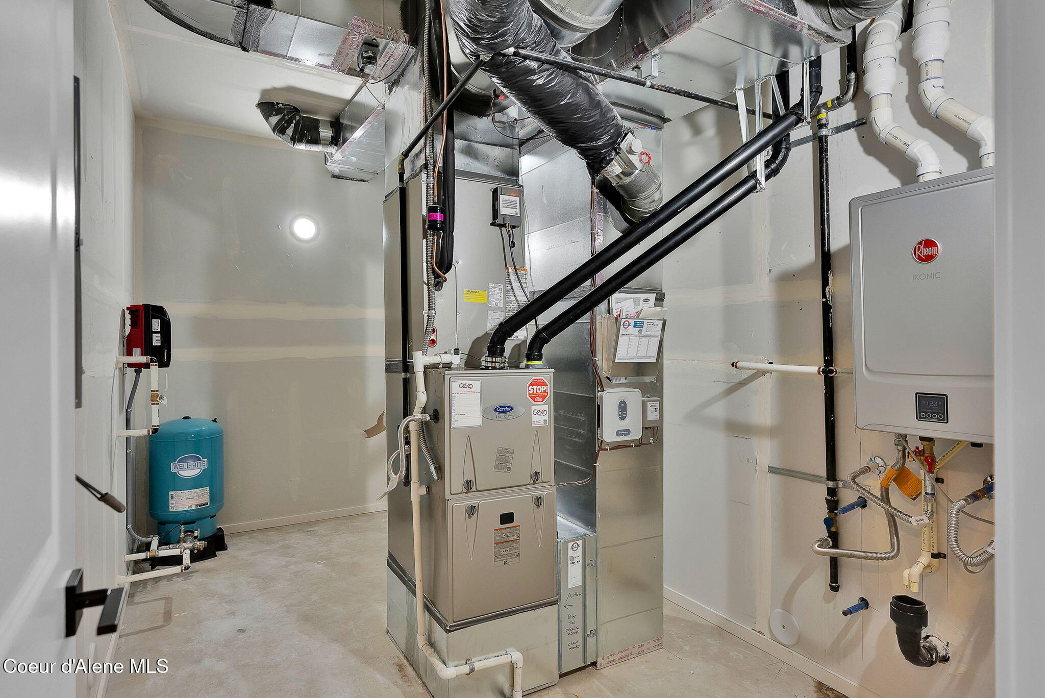 Rathdrum, Idaho, 83858, United States, 5 Bedrooms Bedrooms, ,1 BathroomBathrooms,Residential,For Sale,1989030